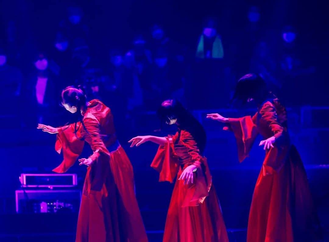 Perfumeさんのインスタグラム写真 - (PerfumeInstagram)「Perfume 9th Tour 2022 "PLASMA"  Live photo “Spinning World”   📸：Yosuke Kamiyama #prfm」11月8日 19時31分 - prfm_official