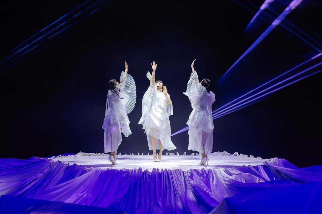 Perfumeさんのインスタグラム写真 - (PerfumeInstagram)「Perfume 9th Tour 2022 "PLASMA"  Live photo “Flow” “Plasma”   📸：Yosuke Kamiyama #prfm」11月8日 19時32分 - prfm_official