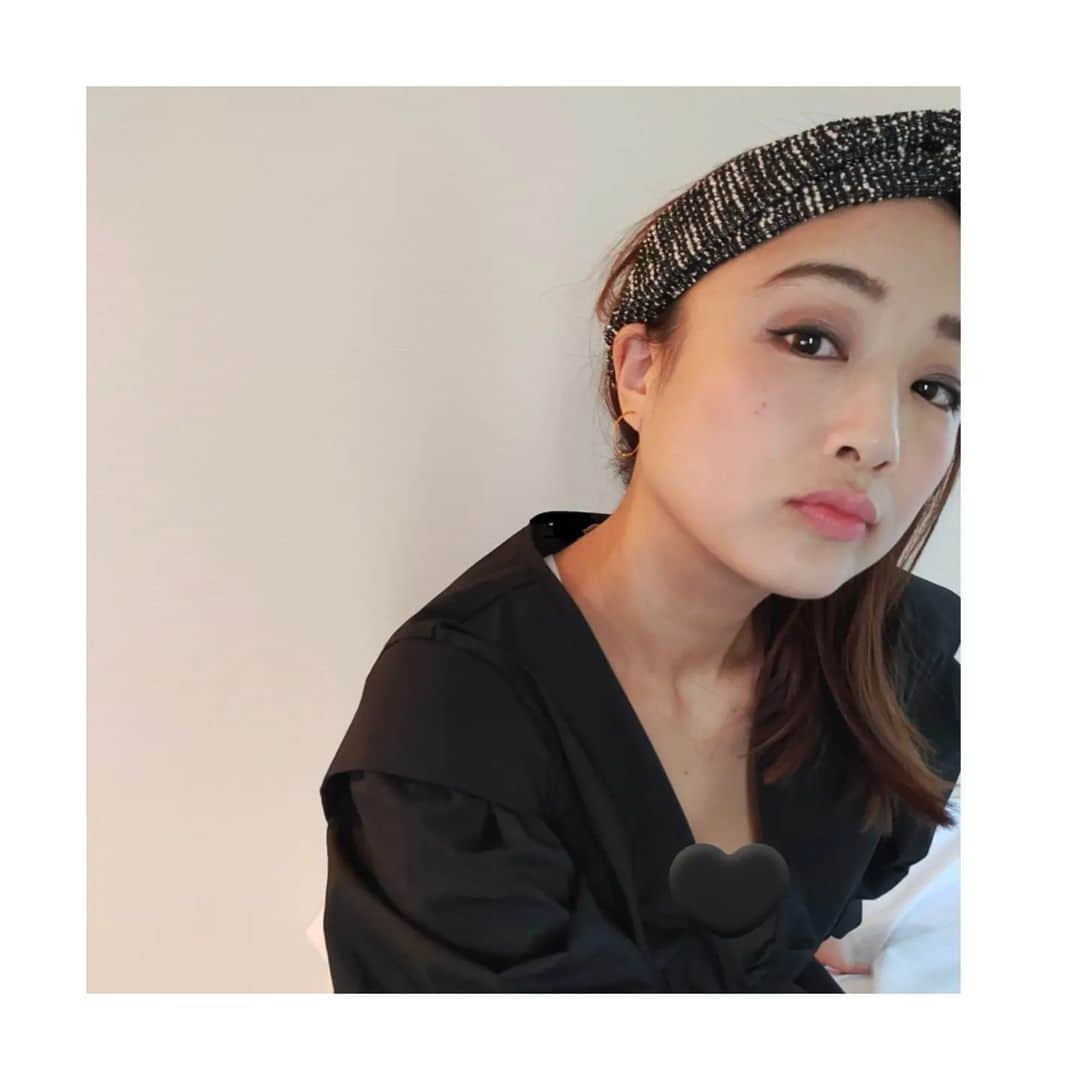 工藤里紗さんのインスタグラム写真 - (工藤里紗Instagram)「NEW Eyeshadow✨ 上から2番目塗って 濃いのにそう見えない 薄い顔だから🤭  5枚目は #奇面組 Instagramしてると、 いい写真ばかり選んでしまうけど 私はふざけた人間です。  #秋Eyeshadow #revlon」11月8日 19時57分 - risa910104