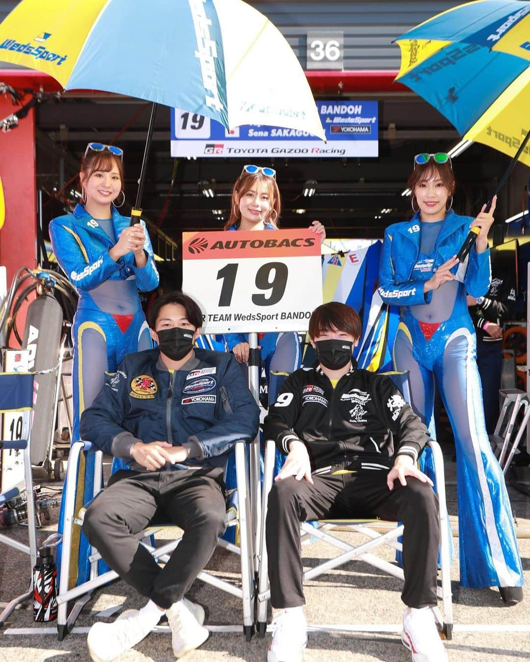 安田七奈さんのインスタグラム写真 - (安田七奈Instagram)「SUPERGT 第8戦 もてぎ 19号車 TGR Team WedsSport BANDOHにたくさんの応援ありがとうございました💙‼︎  最終戦は 7位でチェッカーを受けました🏁  今年は何度も1番前からの景色を 魅せてくださいました☝️ 何度も新聞に載り 何度もJSPORTに映り✨ 全部全部チームのおかげです🥺。  大スキなチームを 1番近くで応援できて 今年も本当に幸せでした‥☺️  だんだんとマスクも外せる場面も 増えてファンの皆さんとのコミュニケーションの機会もあったり ここ数年で特に印象深い1年となりました😉  終わってしまったのは寂しいけれど 今シーズンはオートサロンにWedsさんが出展されるということなので また年明けにお会いしましょう😎‼︎  #SUPERGT #安田七奈 #なーちゃ #レースクイーン #rq #ラウンドガール #グラビア #グラビアアイドル #グラドル #インスタグラビア#美乳 #水着 #ビキニ #ムチムチ #むちむち #wedssport #bandoh #セクシー #セクシー美女#wedssportracinggals #followme #japanese #japanesegirl #instagood #instalike #photooftheday #팔로우 #얼스타그램 #粉我 #非常好 ⠀ ⠀」11月8日 20時48分 - nana_yasuda