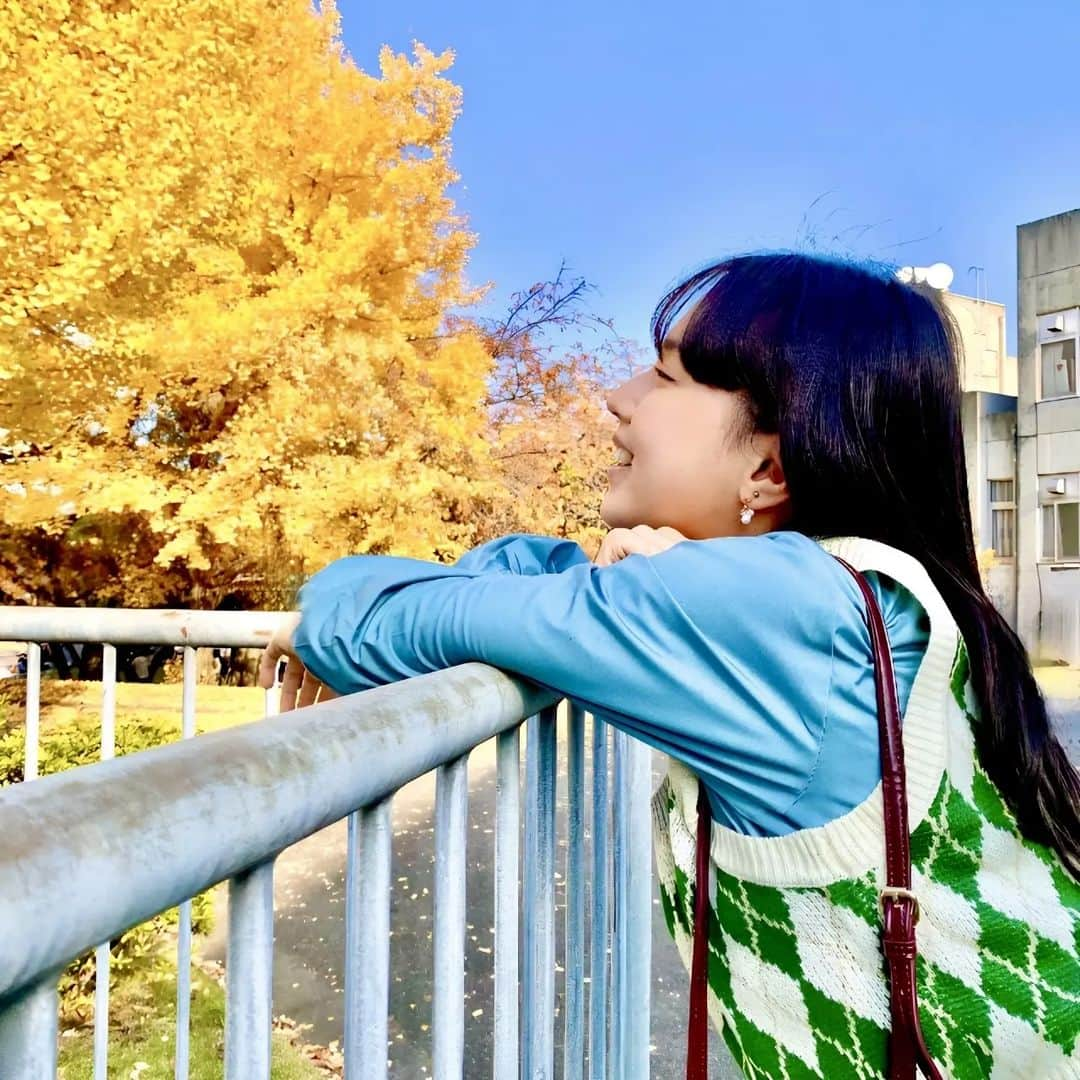 森﨑美月さんのインスタグラム写真 - (森﨑美月Instagram)「🍁⠜  銀杏黄葉が眩しいくらいにキラキラしてた♡  鼻のとこ見て見て~👀  木漏れ日がはーとをつくってくれたんだあ(*´ `)💞  ⁑ ⁑  #seventeen #セブンティーンモデル #森﨑美月 #jc #中学生 #07 #銀杏 #紅葉 #ピンクチョコレート色のアイライン#お気に入り」11月8日 20時49分 - morisaki_mizuki_