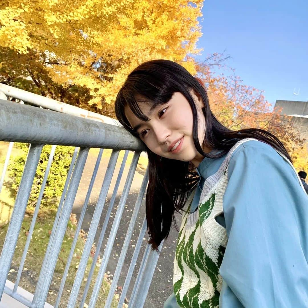 森﨑美月さんのインスタグラム写真 - (森﨑美月Instagram)「🍁⠜  銀杏黄葉が眩しいくらいにキラキラしてた♡  鼻のとこ見て見て~👀  木漏れ日がはーとをつくってくれたんだあ(*´ `)💞  ⁑ ⁑  #seventeen #セブンティーンモデル #森﨑美月 #jc #中学生 #07 #銀杏 #紅葉 #ピンクチョコレート色のアイライン#お気に入り」11月8日 20時49分 - morisaki_mizuki_