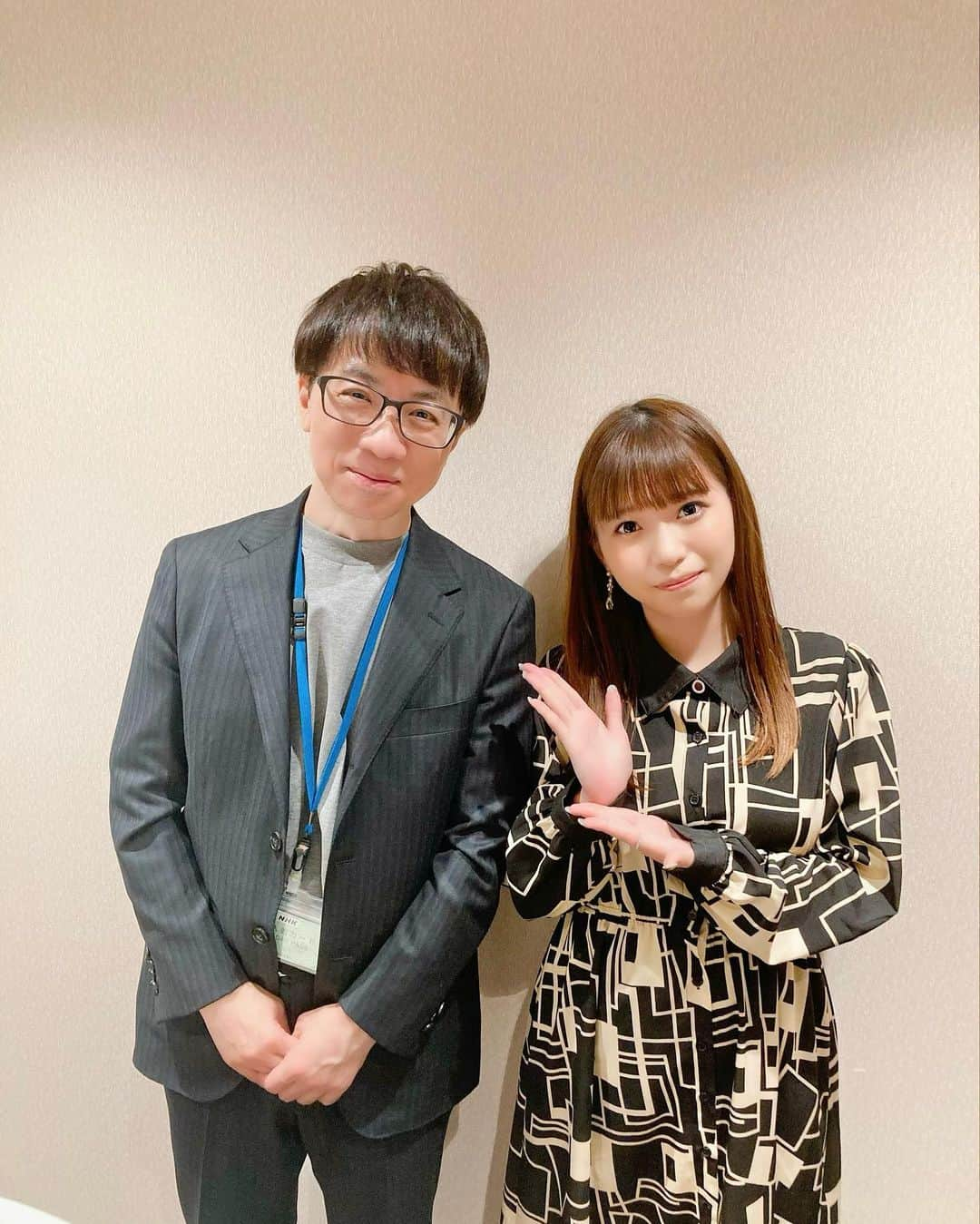 亜咲花さんのインスタグラム写真 - (亜咲花Instagram)「📻 NHKラジオ第一『アニメ•ステラー』📻 今週は「#すずめの戸締まり」特集ということで、#新海誠 監督と岩戸鈴芽役の #原菜乃華 さんをゲストにお迎えしました🚪✨ 試写会で一足先に観させていただきましたが、プライベートでもう一度映画館に行って観てこようと思います。 あぁ〜〜めっちゃ面白かった〜！ 名作すぎる！！！！」11月8日 23時12分 - asaka_official