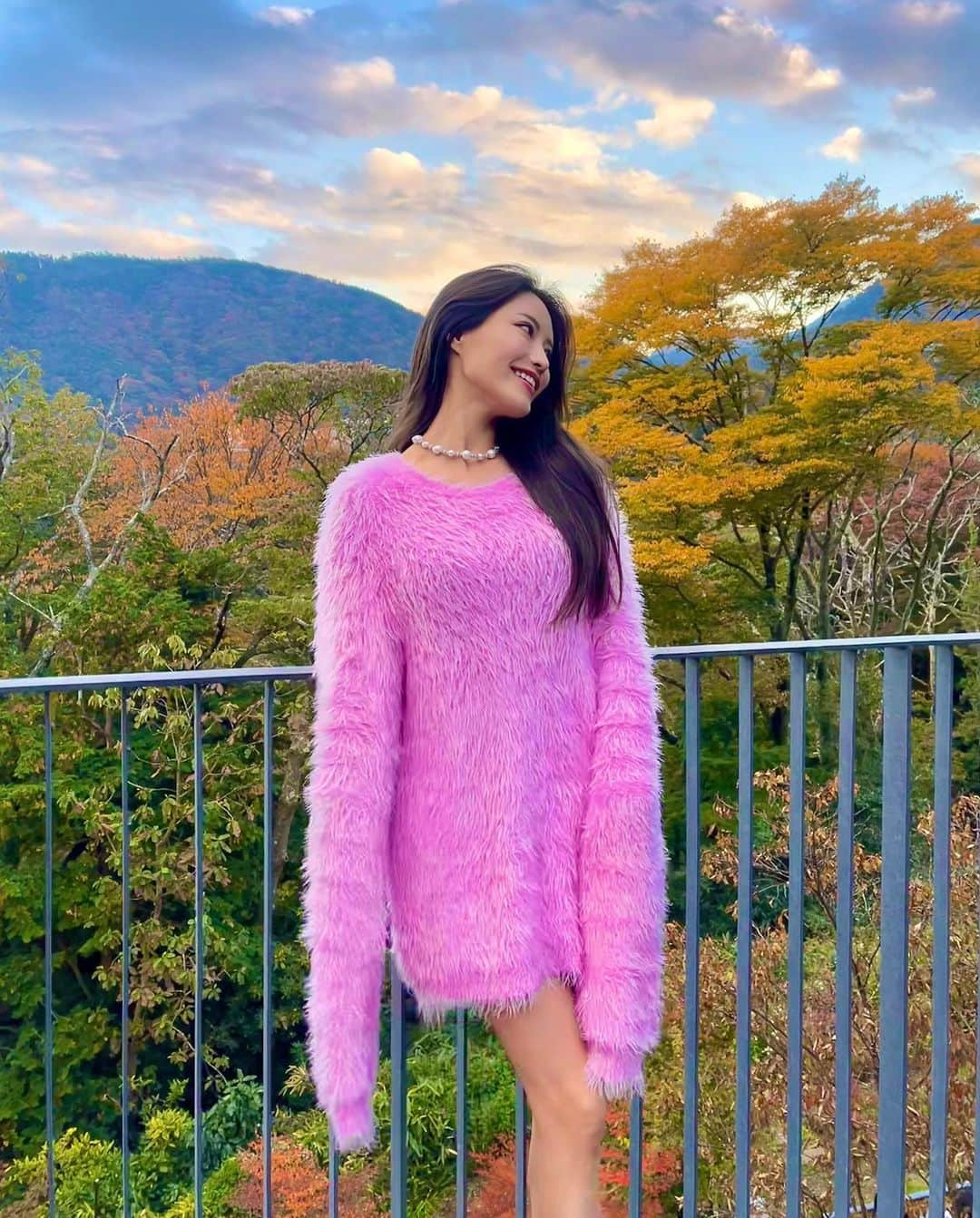 MIKAさんのインスタグラム写真 - (MIKAInstagram)「Autumn vibes 🍂 ⠀ Pink cookie monster sweater, Onsen, feel Japan ♨︎ ⠀」11月9日 15時19分 - cjd_mika