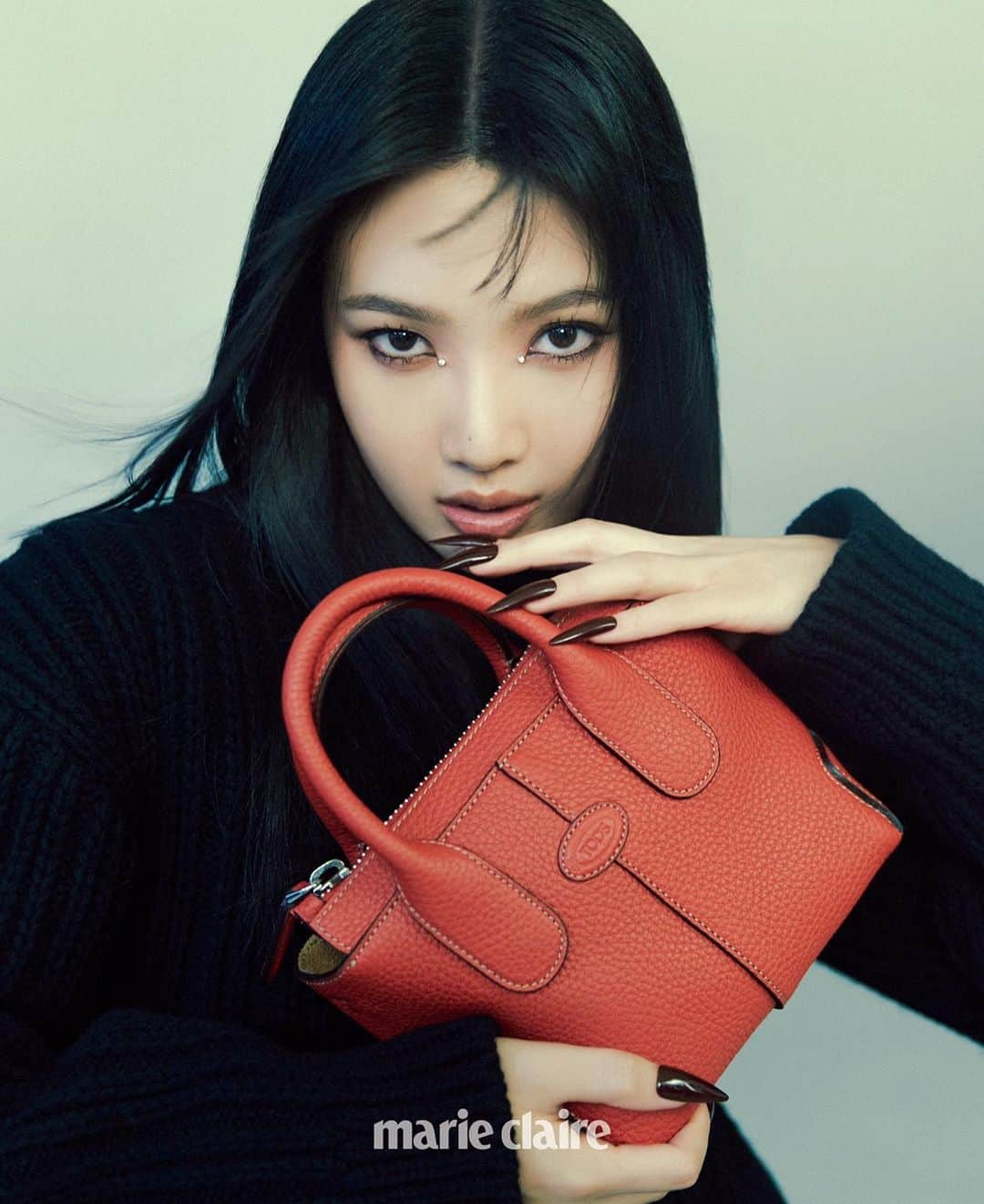 ジョイ（パク・スヨン ）さんのインスタグラム写真 - (ジョイ（パク・スヨン ）Instagram)「@tods 🖤」11月9日 18時31分 - _imyour_joy