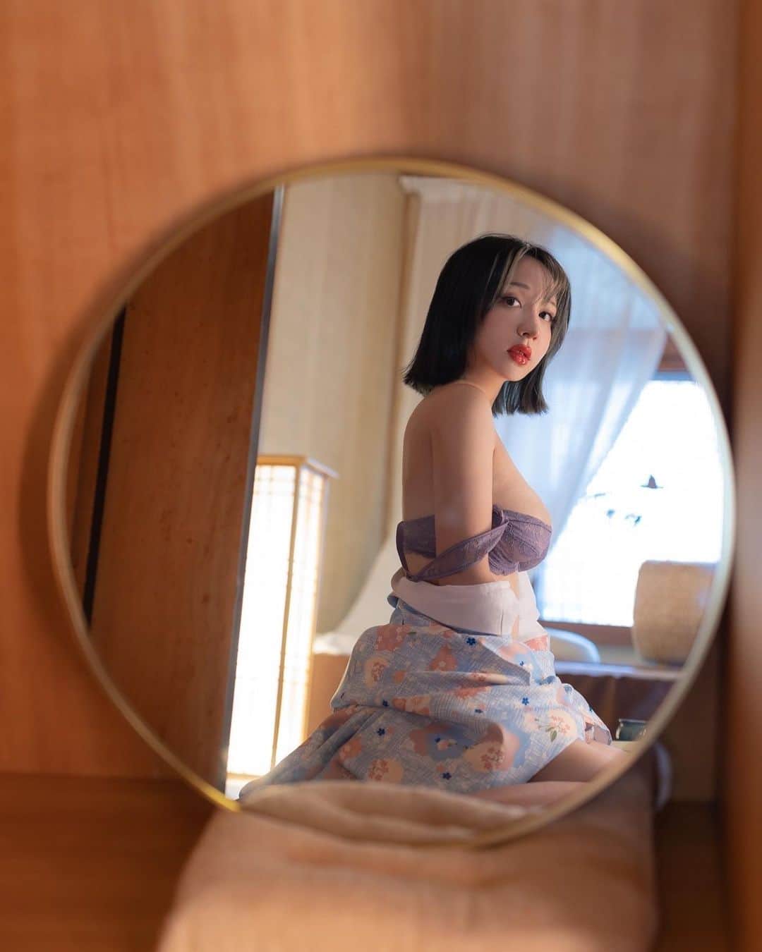 千尋さんのインスタグラム写真 - (千尋Instagram)「很喜歡這張的氛圍❤️ 新刊預購剩下5天囉❤️  🔗見限動」11月9日 20時33分 - chihiro_chang