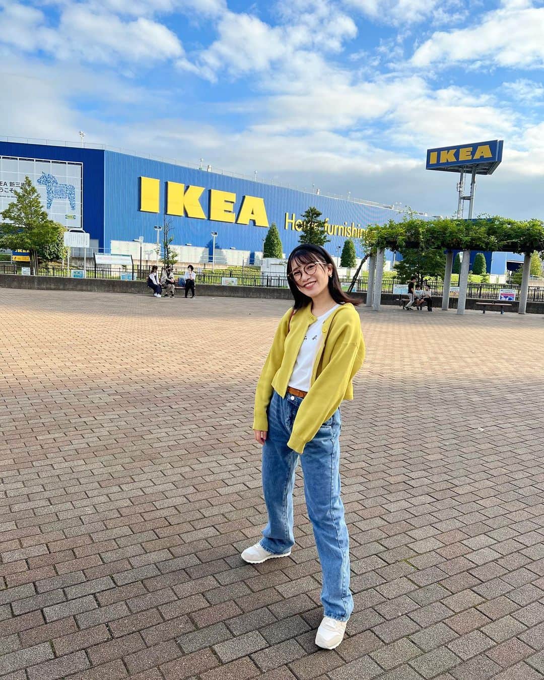加藤一華さんのインスタグラム写真 - (加藤一華Instagram)「. IKEA🛋☁️💛💙  大人になったら着たい！と 密かに憧れてた アニエスベーのTシャツを ついに買いました！💫 大事に着ていきたい🫡🫡  #IKEA #映えました #153cmコーデ  #プチプラコーデ #ootd  #いち推しコーデ  🏷タグは２枚め」11月9日 23時36分 - ichika_kato
