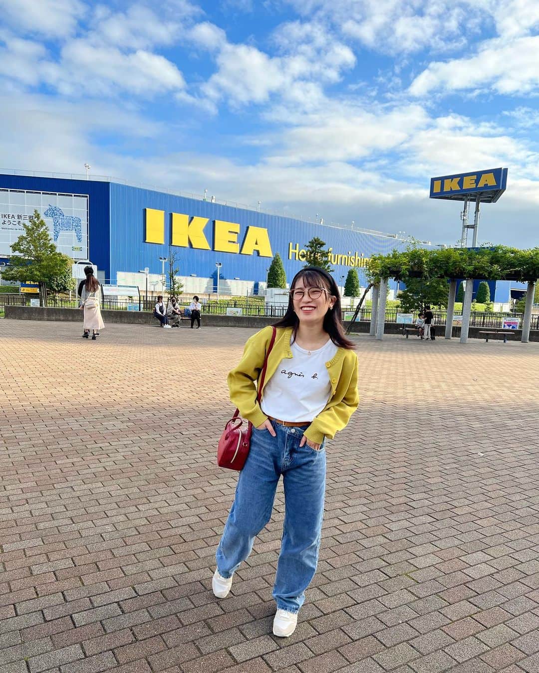 加藤一華さんのインスタグラム写真 - (加藤一華Instagram)「. IKEA🛋☁️💛💙  大人になったら着たい！と 密かに憧れてた アニエスベーのTシャツを ついに買いました！💫 大事に着ていきたい🫡🫡  #IKEA #映えました #153cmコーデ  #プチプラコーデ #ootd  #いち推しコーデ  🏷タグは２枚め」11月9日 23時36分 - ichika_kato