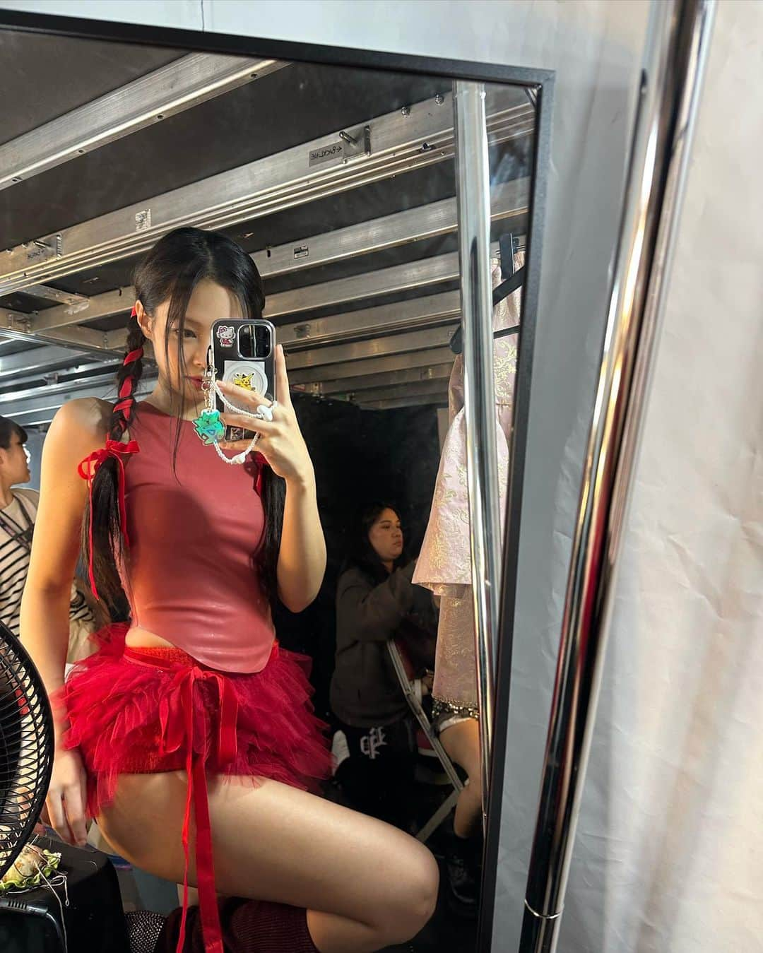 ジェニーさんのインスタグラム写真 - (ジェニーInstagram)「Quickchange moments in Houston❣️ Thank you for coming to our show, had the best time in H-town 💃」11月10日 4時40分 - jennierubyjane