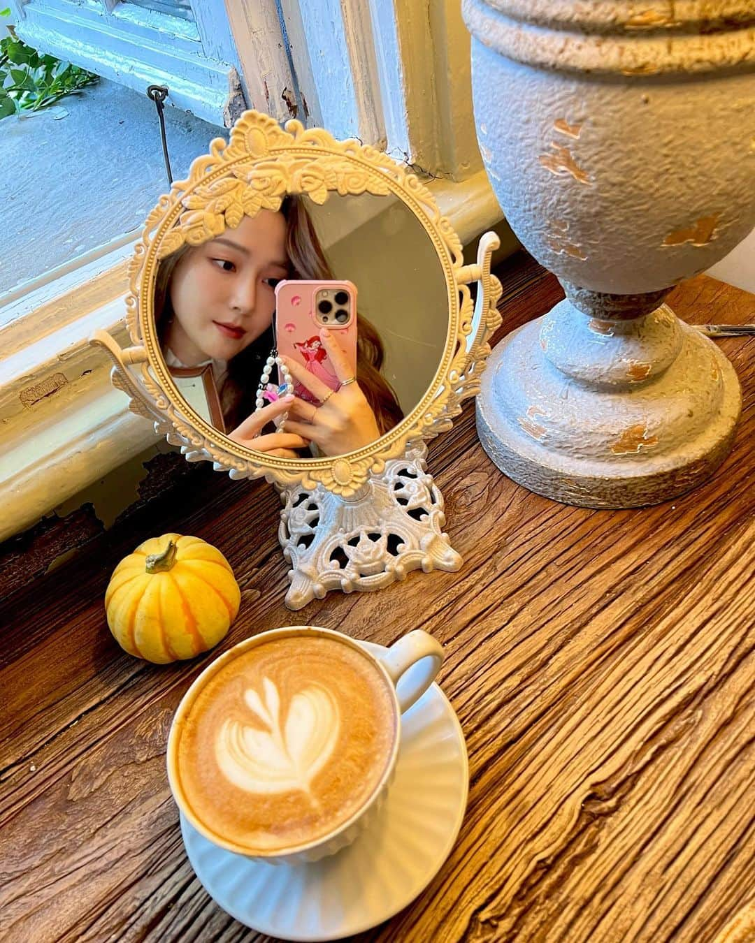 ジェシカ さんのインスタグラム写真 - (ジェシカ Instagram)「🐱🍂☕️🌤️」11月10日 11時39分 - jessica.syj