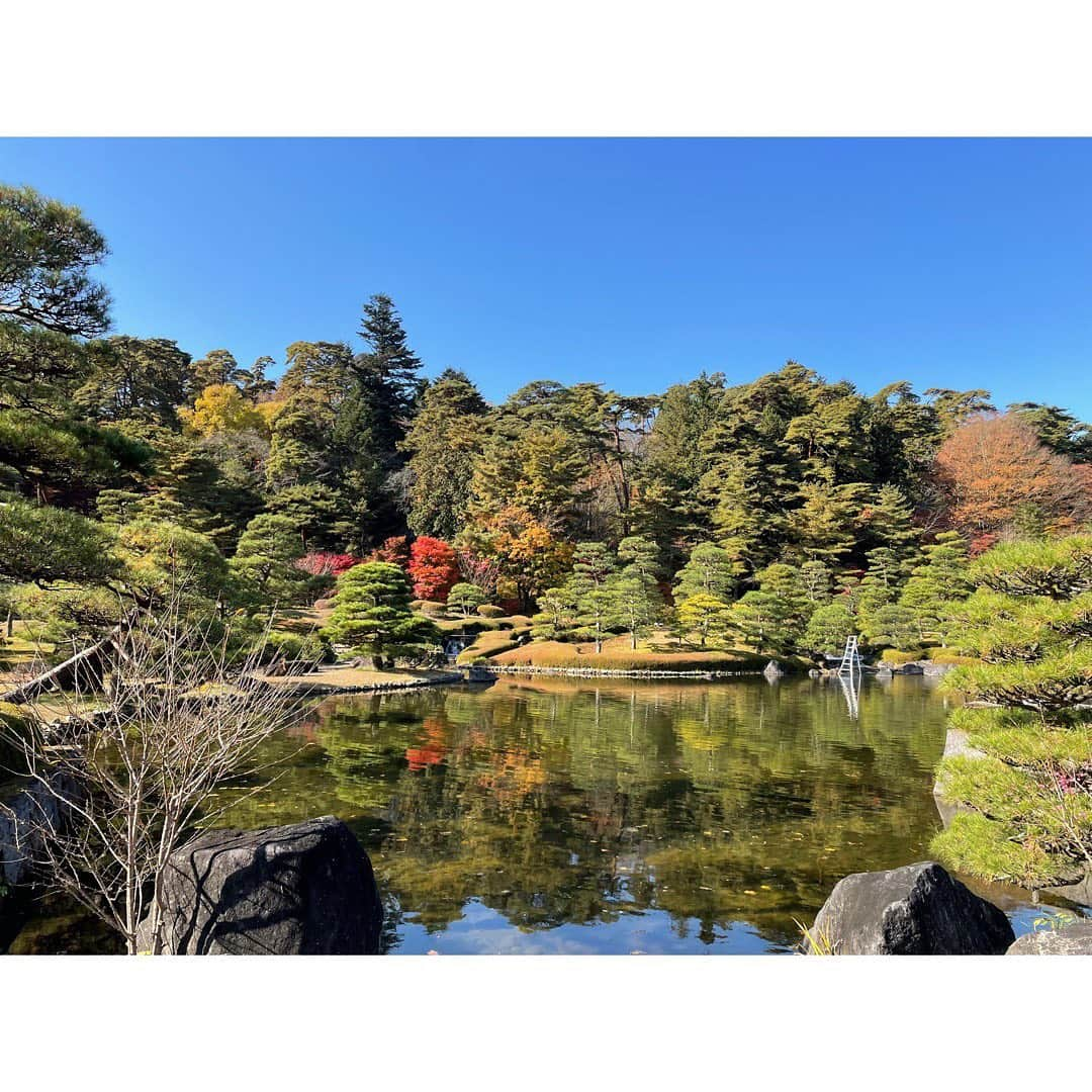 西村ニーナさんのインスタグラム写真 - (西村ニーナInstagram)「綺麗で本当にポストカードみたい✨紅葉もあってこの時期に行って正解だった🍁」11月10日 13時27分 - nishimura_nina