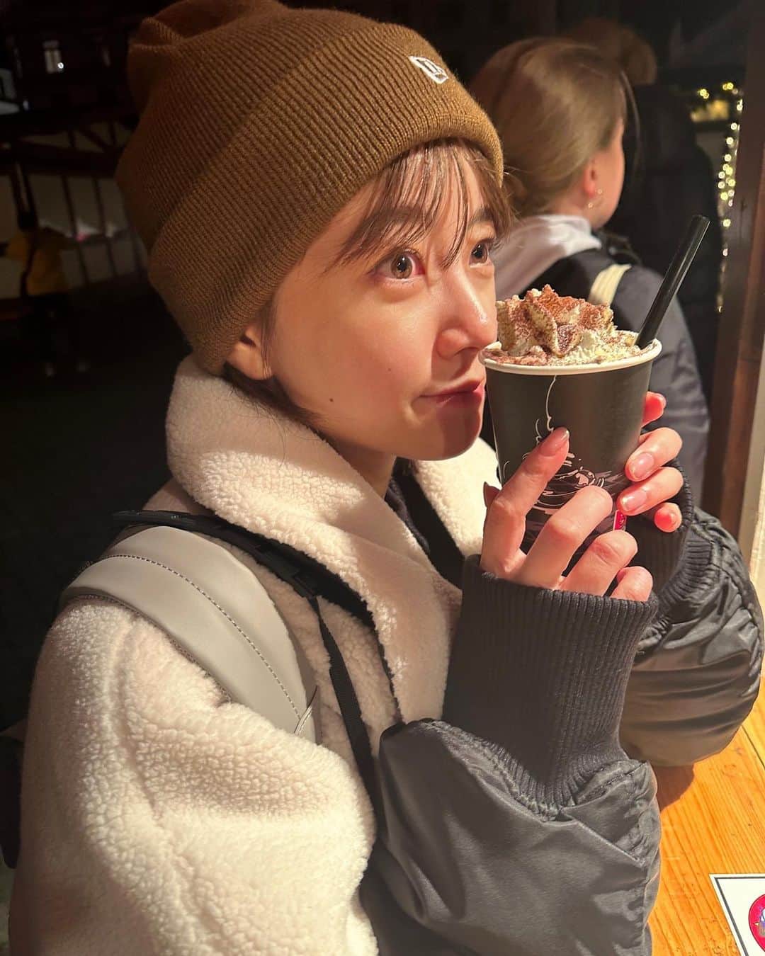中川絵美里さんのインスタグラム写真 - (中川絵美里Instagram)「☕️  現地ではお水よりもコーヒーやホットチョコレートのお値段が安いところもありました。 寒い夜に外で飲むホットチョコレート、染みた… (マネージャーさんは滞在期間中、ほぼホットチョコレートしか飲んでませんでした)  #hotchocolate#🍫」11月10日 18時32分 - emiri_nakagawa
