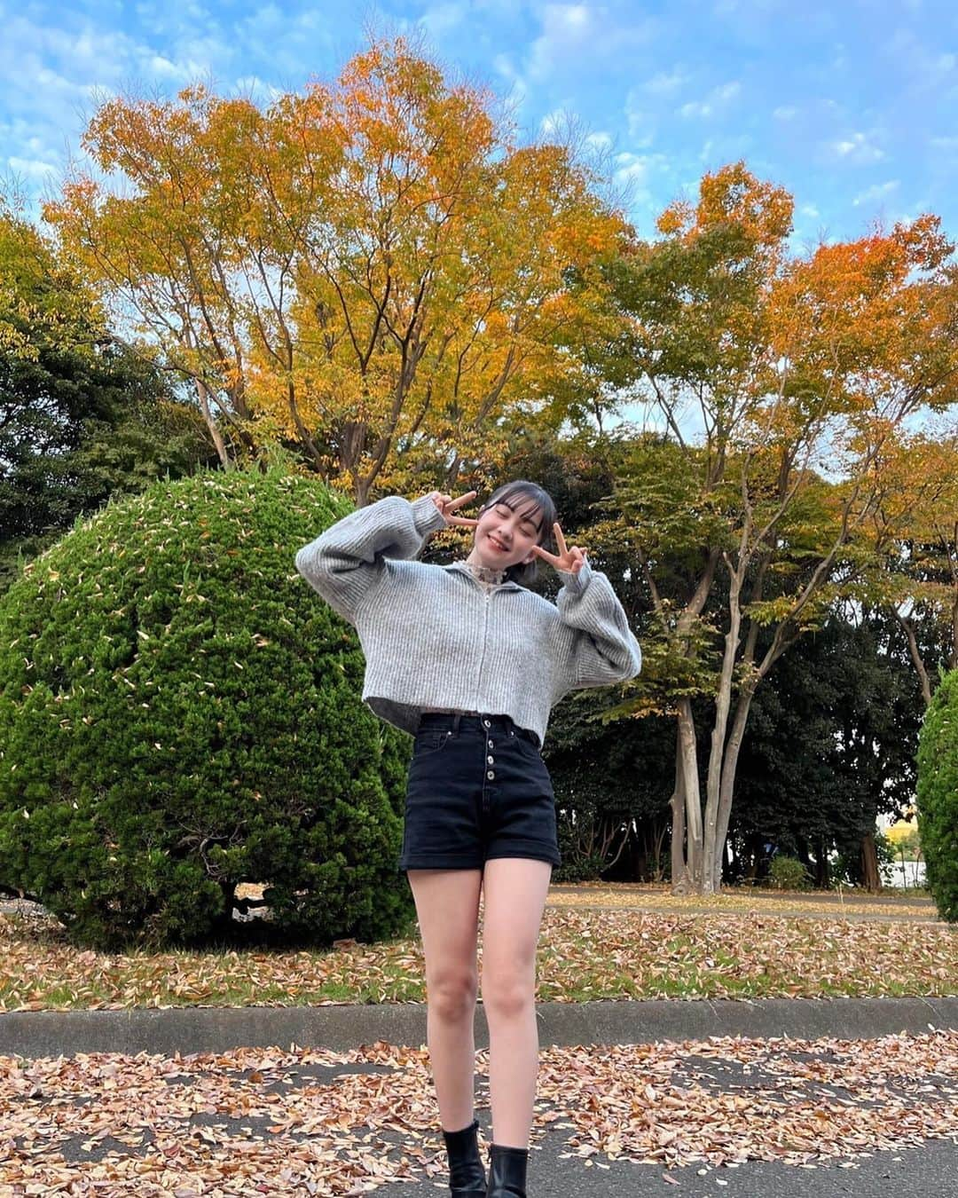 佐藤菜月海さんのインスタグラム写真 - (佐藤菜月海Instagram)「.  紅葉の季節~🍁 綺麗に葉っぱが色付いてました^ ^  テスト近い方多いと思うので頑張って下さい!! 終わった方はお疲れ様です💓  #ニコラ #nicola #ニコモ #ニコラ12月号発売中 #紅葉 #秋 #佐藤菜月海 #ナツミ #repipi armario #中3 #jc #jc3 #０7 #スターダストプロモーション」11月10日 18時45分 - natsumi_sato814official