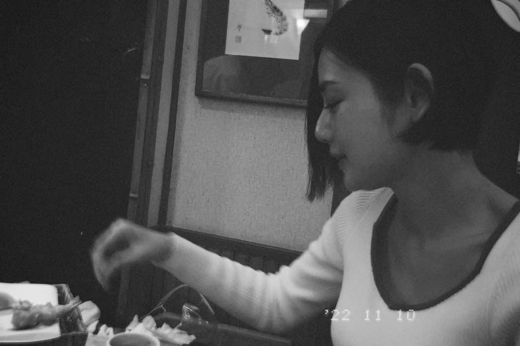 片山萌美さんのインスタグラム写真 - (片山萌美Instagram)「🍚  とある雑誌様の取材後、 Iマネージャおすすめの 天丼やさんへ Tマネージャも一緒に✌︎  店主さんの人柄も素敵で 久々に揚げたて天ぷら 炊き立てごはん 美味しく いただきました🦐🎃  #天丼　 #天ぷら　 #moemikatayama  #ウイントアーツ」11月10日 19時42分 - moet_mi