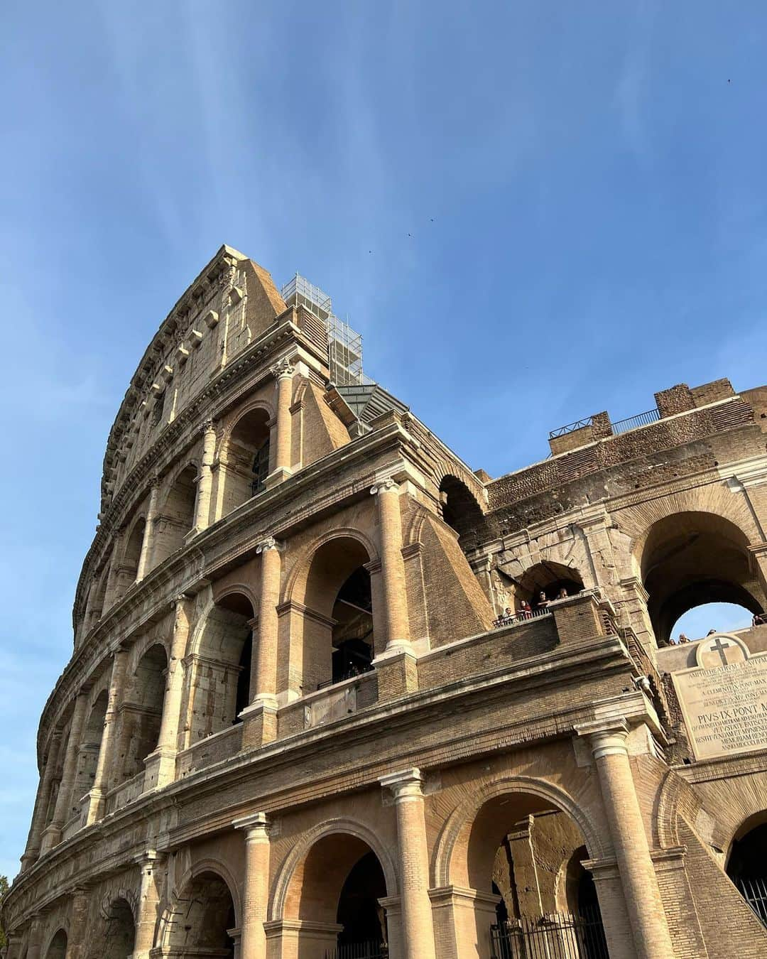 アン・シネさんのインスタグラム写真 - (アン・シネInstagram)「Here and there  🇮🇹」11月11日 3時12分 - shinaeahn