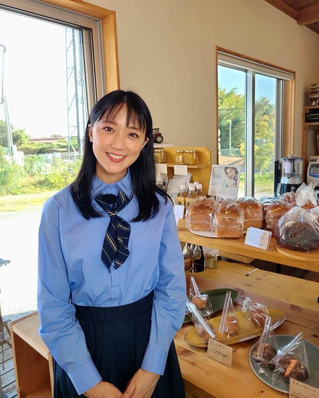 竹内由恵さんのインスタグラム写真 - (竹内由恵Instagram)「明日11月12日（土）放送、テレビ静岡「くさデカ」に出演しています。 「秋の極上すぎるパン6選」でたくさんパンをいただきましたー！ パン大好き❤ パン屋は毎日のような通っている私にとってはありがたすぎる回でした。また行きたいなあ✨  パンと共にコーヒーも大好きですが、また休みの日に、自宅で、コーヒー焙煎。青空の下で焙煎するのは最高に気持ちいいです。  #ヨシエのコクチ #くさデカ #パン #コーヒー #本当は毎食これでもいいくらい好き　#静岡 #静岡グルメ #てれしず」11月11日 11時04分 - yoshie0takeuchi