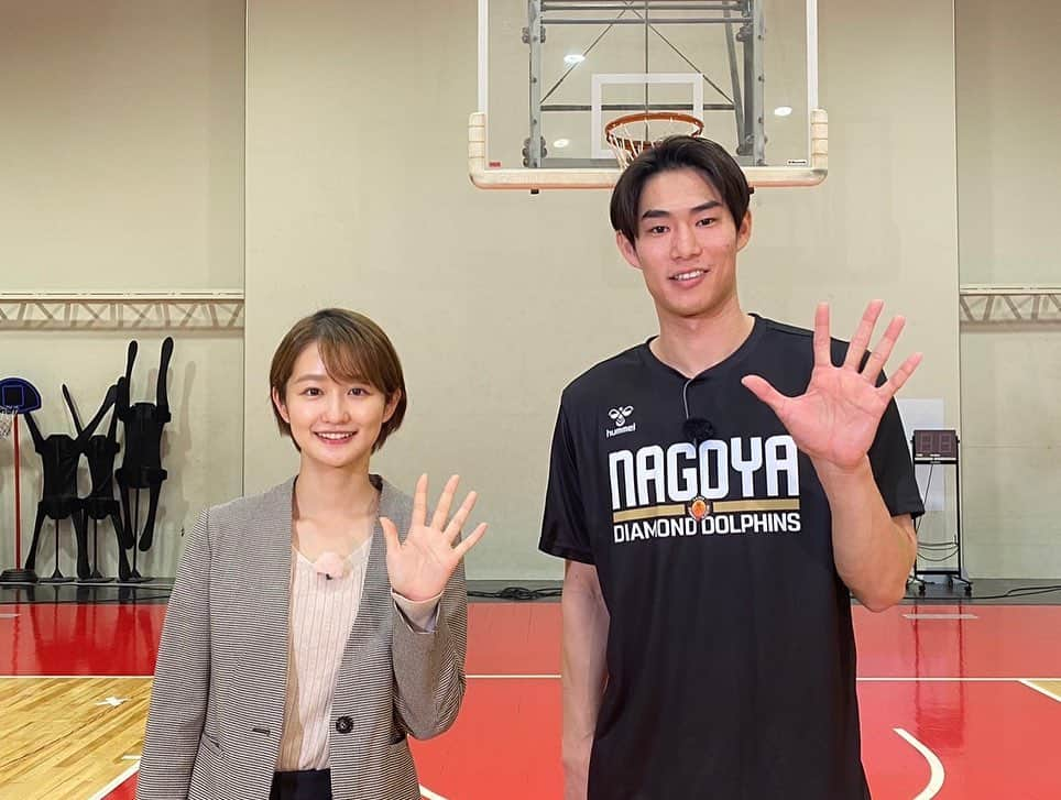 佐藤ちひろさんのインスタグラム写真 - (佐藤ちひろInstagram)「明日土曜日11時からは「バスケ☆FIVE」 ※一部地域を除く  日本屈指の3Pシューター❤️‍🔥 #名古屋ダイヤモンドドルフィンズ #須田侑太郎 選手企画✨  悩んでいた須田選手を変えたトムホーバスHCの魔法の言葉とは？  NBAから  #渡邊雄太 選手 と #八村塁 選手の 史上４度目の日本人対決も🏀  なんと、スタジオには網野さんがきてくださいました🤭✨  #テレ朝バスケ　#バスケファイブ #バスケットボール　#バスケット　#バスケ　#basketball」11月11日 18時21分 - chihiro.sato_ex