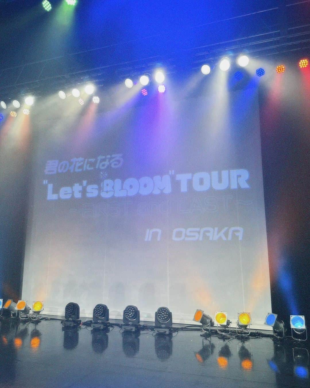 NOA（ノア）さんのインスタグラム写真 - (NOA（ノア）Instagram)「「君の花になる "Let's 8LOOM"TOUR~FIRST and LAST~」大阪公演 2日間ありがとうございました！大阪でも沢山の方達が僕達を応援してくださってることを実感できて本当に嬉しかったです！2階席の奥までみんなが振ってくれる団扇だったり作ってきてくれたボードを見ながら幸せな気持ちでいっぱいでした。  ホンマにありがとうな LOVE YOU 8LOOMY💜  5枚目 りゅうびに撮られた📸🕶️  @ryubi_miyase_official   @kimihana_tbs  #君の花になる #ブルーム #8LOOM」11月11日 20時50分 - n_o_a_3_