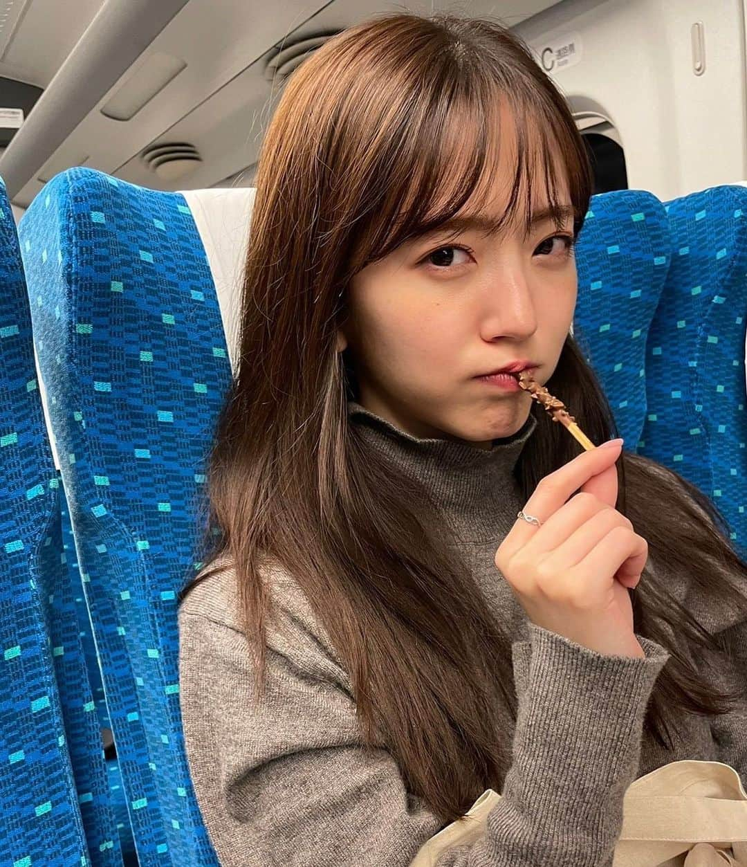 鈴木愛理さんのインスタグラム写真 - (鈴木愛理Instagram)「ポッキーの日 🤤  明日は大阪でライブ！！！！ 20周年感じようねー！！！！！  #マネさんカメラ」11月11日 22時43分 - airisuzuki_official_uf