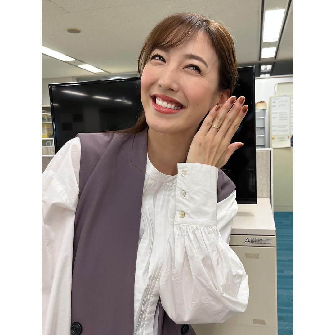 松村未央さんのインスタグラム写真 - (松村未央Instagram)「💍 ハッピーオーラが出ている子、発見❣️  みんなのインスタを見ていると、 どれだけ小澤ちゃんが愛されているかわかりますよね🥰  本当におめでとう💕  #小澤陽子」11月12日 13時09分 - mio.matsumura_