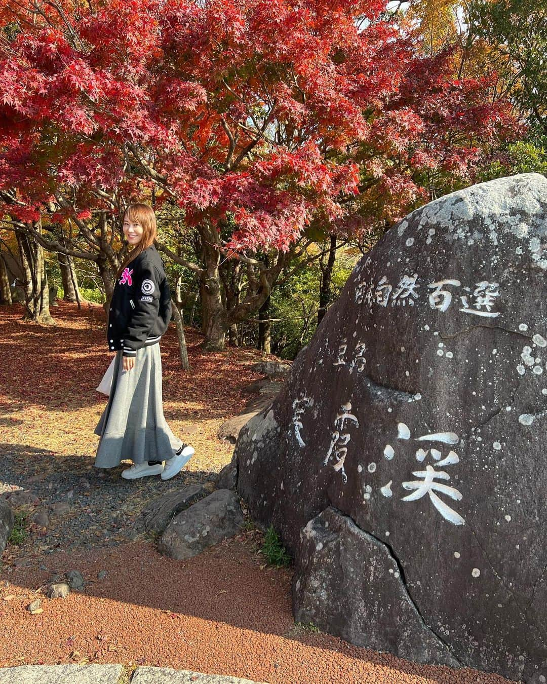 佐野真彩さんのインスタグラム写真 - (佐野真彩Instagram)「寒霞渓へ🍁ロープウェイやかわらけ投げ、瀬戸内芸術祭2022の作品【空の玉】を楽しみました☺️  瀬戸芸の作品は、自然✖️アートの融合が楽しめるので新鮮でとても良い✨次回は3年後に開催だそうで...ぜひ次回は会期中に訪れたいな☺️  失敗しましたが、かわらけ投げの動画を載せておきます💬笑  ロープウェイの動画も載せてます🍁 紅葉が綺麗でした。  #寒霞渓 #寒霞渓ロープウェイ #小豆島観光　#小豆島　#旅スタグラム #japantrip #香川県　#空の玉　#瀬戸内芸術祭　#kith #arpegestory  #alexandermcqueen」11月12日 15時36分 - sano.maya