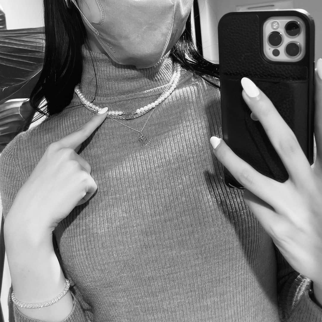 古畑星夏さんのインスタグラム写真 - (古畑星夏Instagram)「⠀ LAギャルになれるアクセGET😚❤️  ジェニ様はこのパールのネックレス付けてるみたい、、、、  めっちゃほしい🥹🥹🥹  #themjewelers#accessory#la#ootd」11月12日 16時22分 - starandsummer