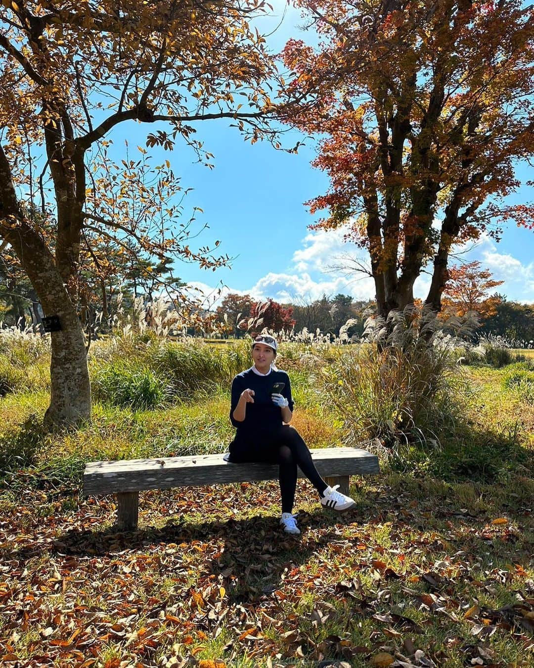 奥山春香さんのインスタグラム写真 - (奥山春香Instagram)「大好きな箱根カントリー行った日🍁🌾 帰り道にひとりでススキみながらよもぎソフトとよもぎ餅食べた😋」11月12日 16時55分 - corvetteharuka