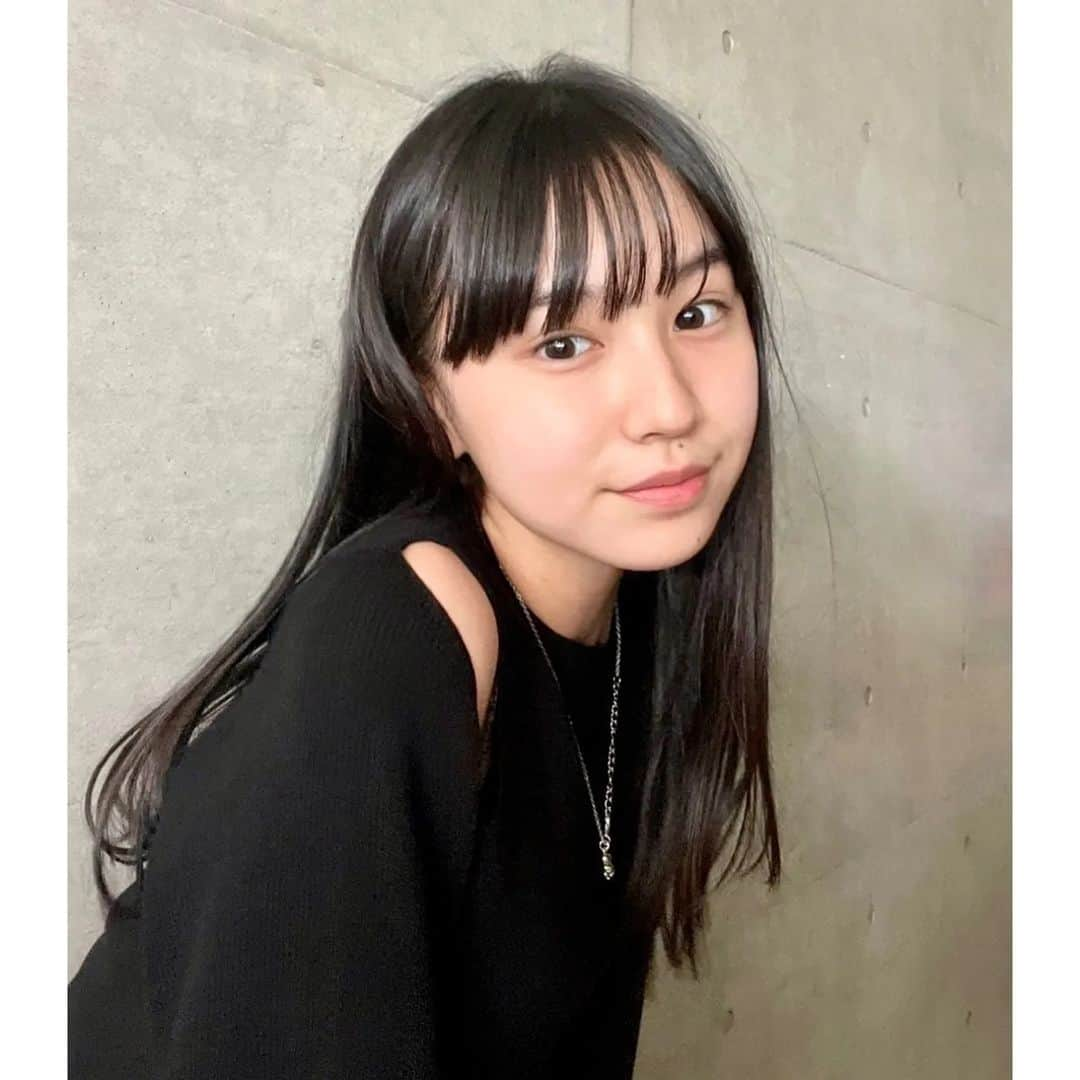 森﨑美月さんのインスタグラム写真 - (森﨑美月Instagram)「🐼  黒のお洋服を着こなせるようになりたくて、、 引き続き試行錯誤中なのです 🖤⋆͛*͛  ガルアワのリハ前Photo ~📷  ⁑ ⁑  #seventeen #セブンティーン#モデル #森﨑美月  #美月 #jc #中学生 #07 #私服 #モノトーン #モントーン #Montone」11月12日 18時08分 - morisaki_mizuki_