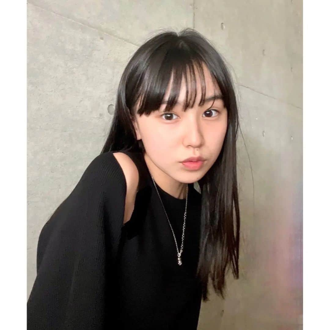 森﨑美月さんのインスタグラム写真 - (森﨑美月Instagram)「🐼  黒のお洋服を着こなせるようになりたくて、、 引き続き試行錯誤中なのです 🖤⋆͛*͛  ガルアワのリハ前Photo ~📷  ⁑ ⁑  #seventeen #セブンティーン#モデル #森﨑美月  #美月 #jc #中学生 #07 #私服 #モノトーン #モントーン #Montone」11月12日 18時08分 - morisaki_mizuki_