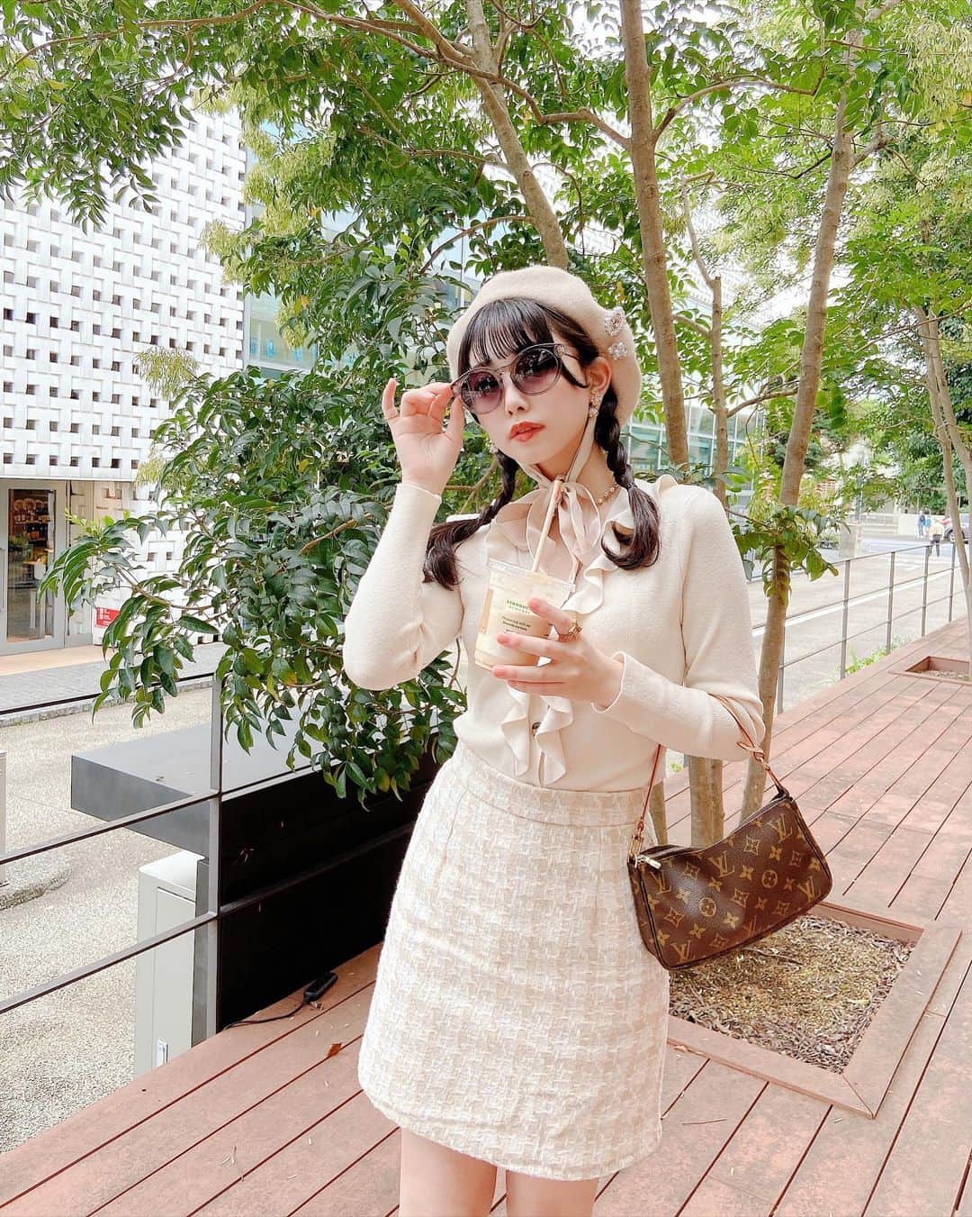  小浜桃奈さんのインスタグラム写真 - ( 小浜桃奈Instagram)「🍃 スタバは絶対アフォガート☕️❤︎ ちなみにお洋服はベージュにハマってます🤫  皆さん週末なにしてお過ごしですか💭」11月12日 21時14分 - momona_kohama