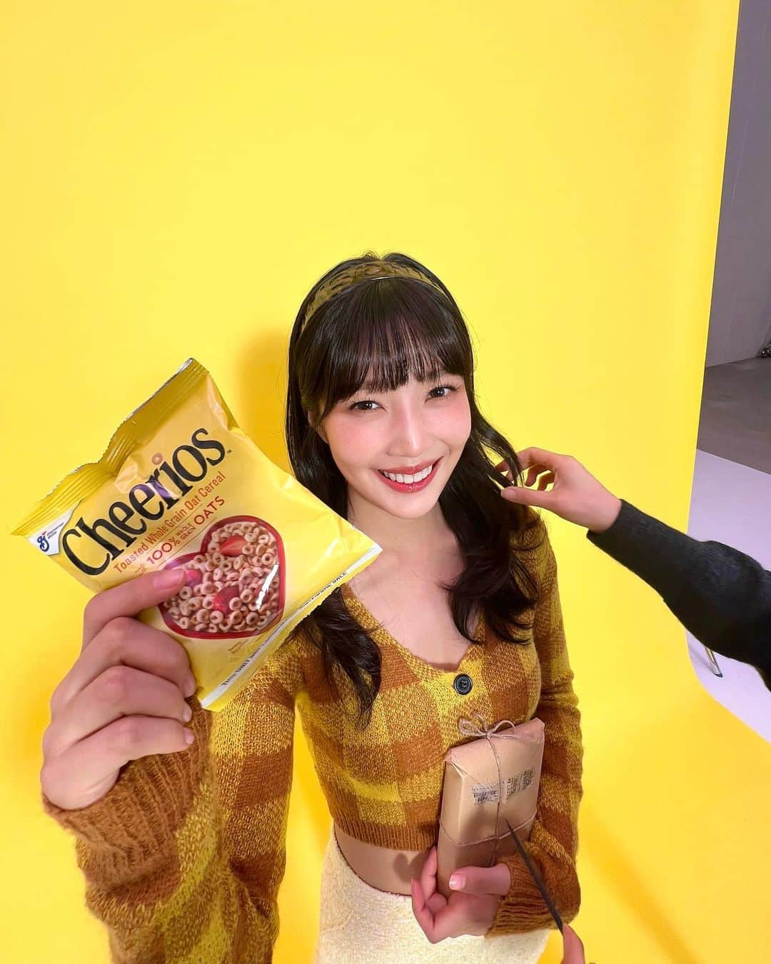 ジョイ（パク・スヨン ）さんのインスタグラム写真 - (ジョイ（パク・スヨン ）Instagram)「💛💛💛🤭 💄 @a_ryeomii  💇‍♀️ @soon_e_10  👗 @humming5」11月12日 21時59分 - _imyour_joy