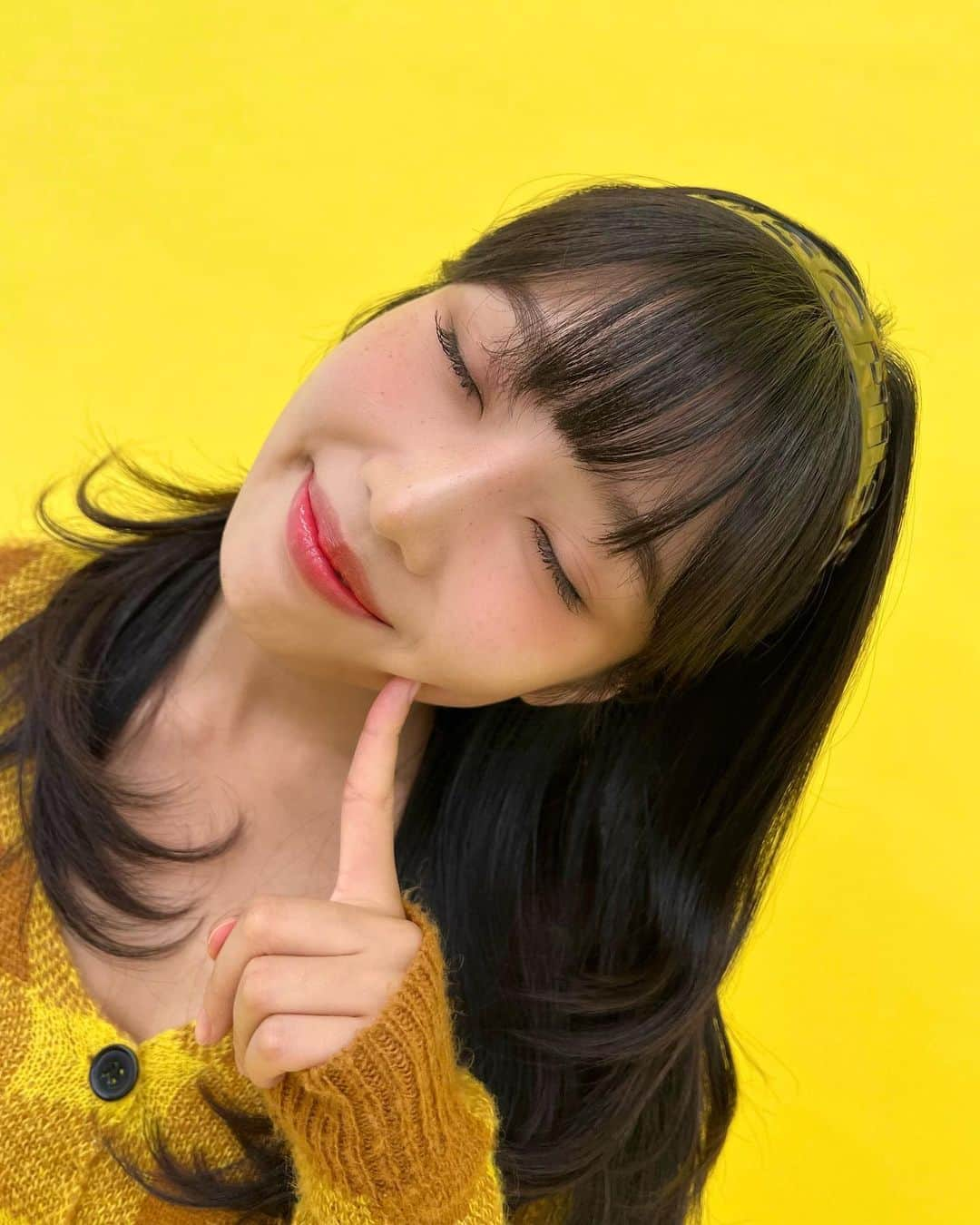 ジョイ（パク・スヨン ）さんのインスタグラム写真 - (ジョイ（パク・スヨン ）Instagram)「💛💛💛🤭 💄 @a_ryeomii  💇‍♀️ @soon_e_10  👗 @humming5」11月12日 21時59分 - _imyour_joy