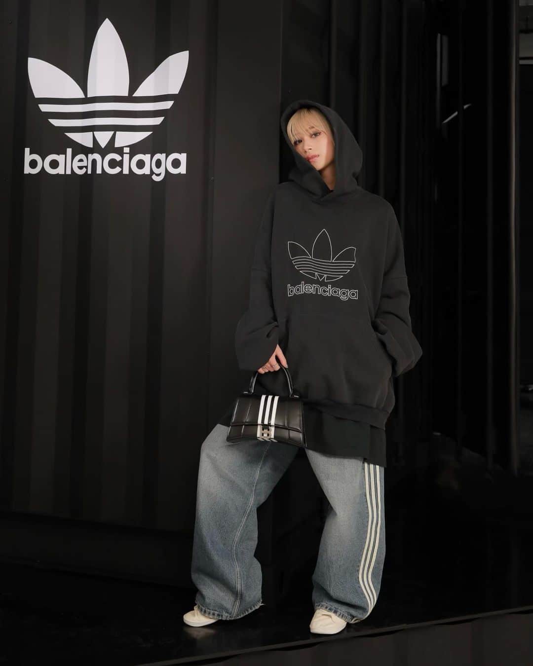 南部桃伽さんのインスタグラム写真 - (南部桃伽Instagram)「Balenciaga / adidas 🌚🌪️」11月12日 22時23分 - momoka_nanbu