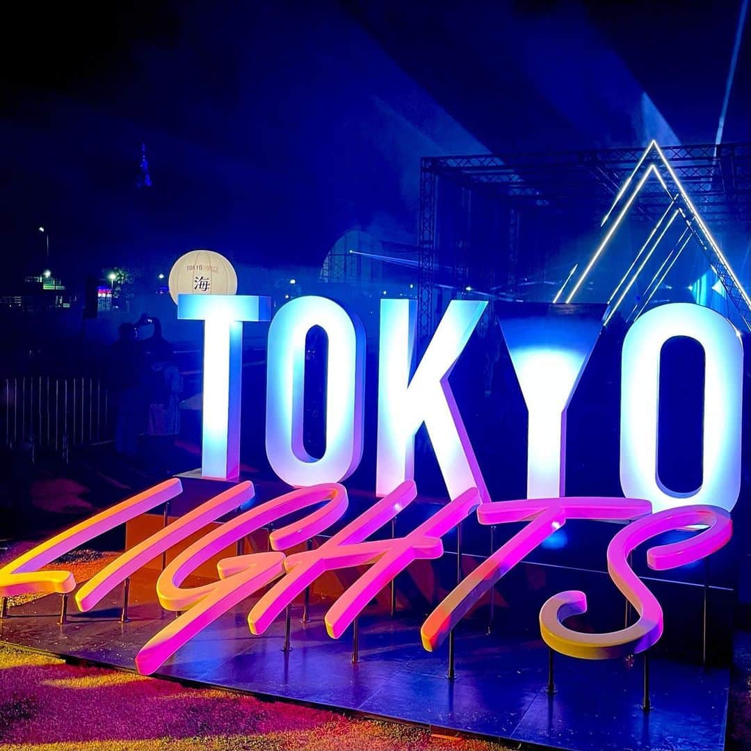 尾花貴絵さんのインスタグラム写真 - (尾花貴絵Instagram)「🕍 . Tokyo Lights 2022 | @tokyolights_jp   光に導かれ徐々に光の世界へと溶け込んでいく…。 . 【光×音×アート】 ダイナミックで儚い光の空間を全身で堪能🧙‍♀💫  また、プロジェクションマッピング国際大会作品の数々も拝見。 🔦どれも個性豊かで美しく… 表現の多様性と面白さに魅了されました！！！ . . #tokyolights #tokyolights2022 #art #entertainment」11月13日 13時09分 - kie_obana_