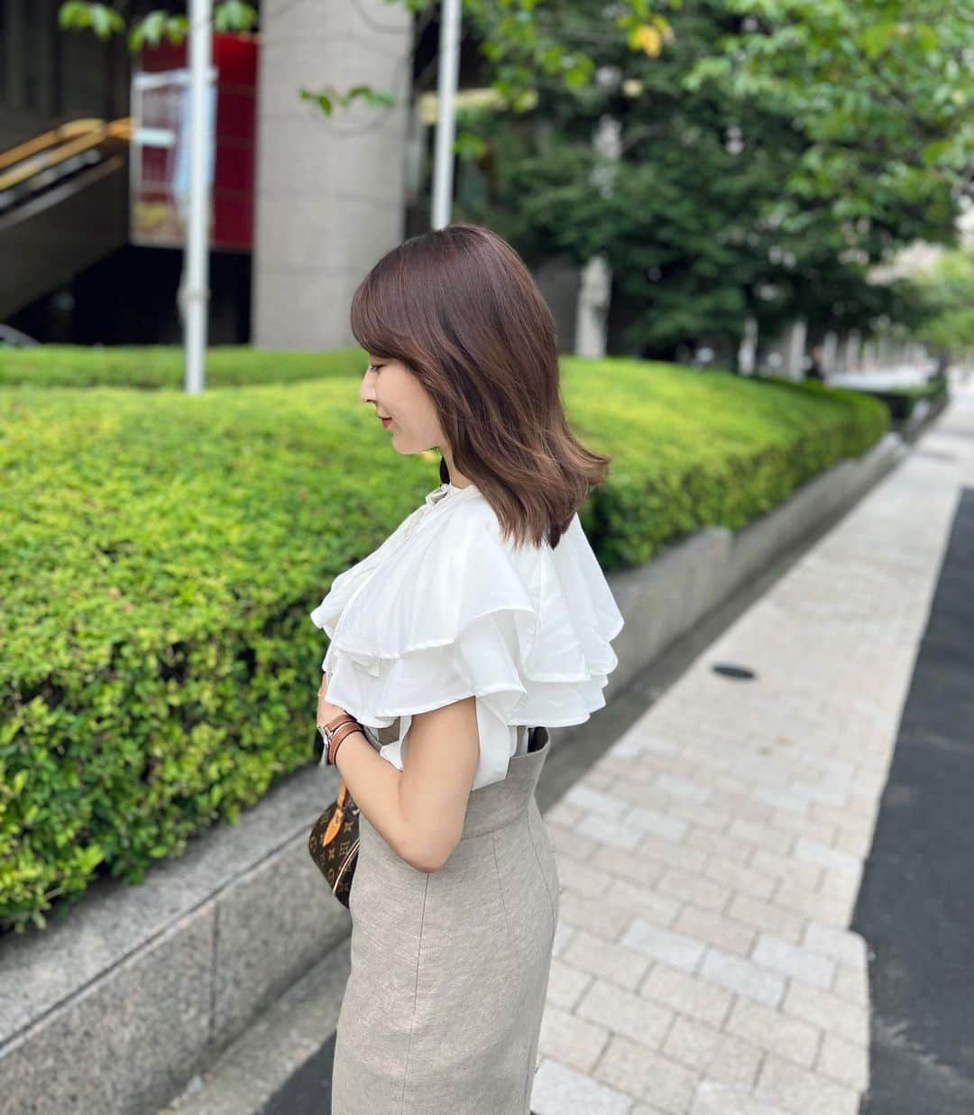 権田裕美さんのインスタグラム写真 - (権田裕美Instagram)「. 念願のスーパーモンブラン🥺 一気にレポしちゃいます_φ(･_･  #ゆみのモン活 念願ニューオータニSATSUKIの スーパーモンブランを食べに行ってきました♪  「利平」「銀寄」「人丸」 3つ和栗がぎゅっと詰まった栗ペーストは、 ナイフを通すのに少し力がいる程ずっしりとしていました♪  ペーストの中には、 九州大牟田産の和栗甘露煮に始まり、 ・黒蜜羊羹 ・抹茶ガナッシュ ・カラメルクリーム 全てが上品に詰まっていました♪ . . 1年間分の和栗を一気に味わえたような 贅沢な時間を過ごせました✨ お腹も心も大満腹です😘 . . (通常のモンブランよりも3倍の大きさ なのでお腹ぺっこぺこに空かせてからがおすすめです🥰 シェアもいいな〜✨) .  昨日の投稿でモンブラン好きの方 多くて嬉しかったです💕  9月に行ったモン活ですが、 〜11/30までのスーパーモンブランなので 気になる方はぜひ♪ . . . . . . . . . . . . . . . . . . .  #ホテルニューオータニ東京 #モンブラン#モン活#モンブラン好き#モンブラン#モンブラン専門店#モンブランパフェ#チートデイ#ノーファンデ#ノーファンデ生活#ノーファンデ肌#等々力#インナービューティー#食育#ノーファンデ#ノーファンデ生活#ノーファンデ肌#ノーファンデお肌 #食育#食べ方#抗酸化力#抗酸化作用#アンチエイジング#アンチエイジングケア #アンチエイジング効果#素肌 #活性酸素#ミトコンドリア#肌質改善#吹き出物#ニキビケア #毛穴ケア#腸活」11月13日 16時36分 - yumigonda