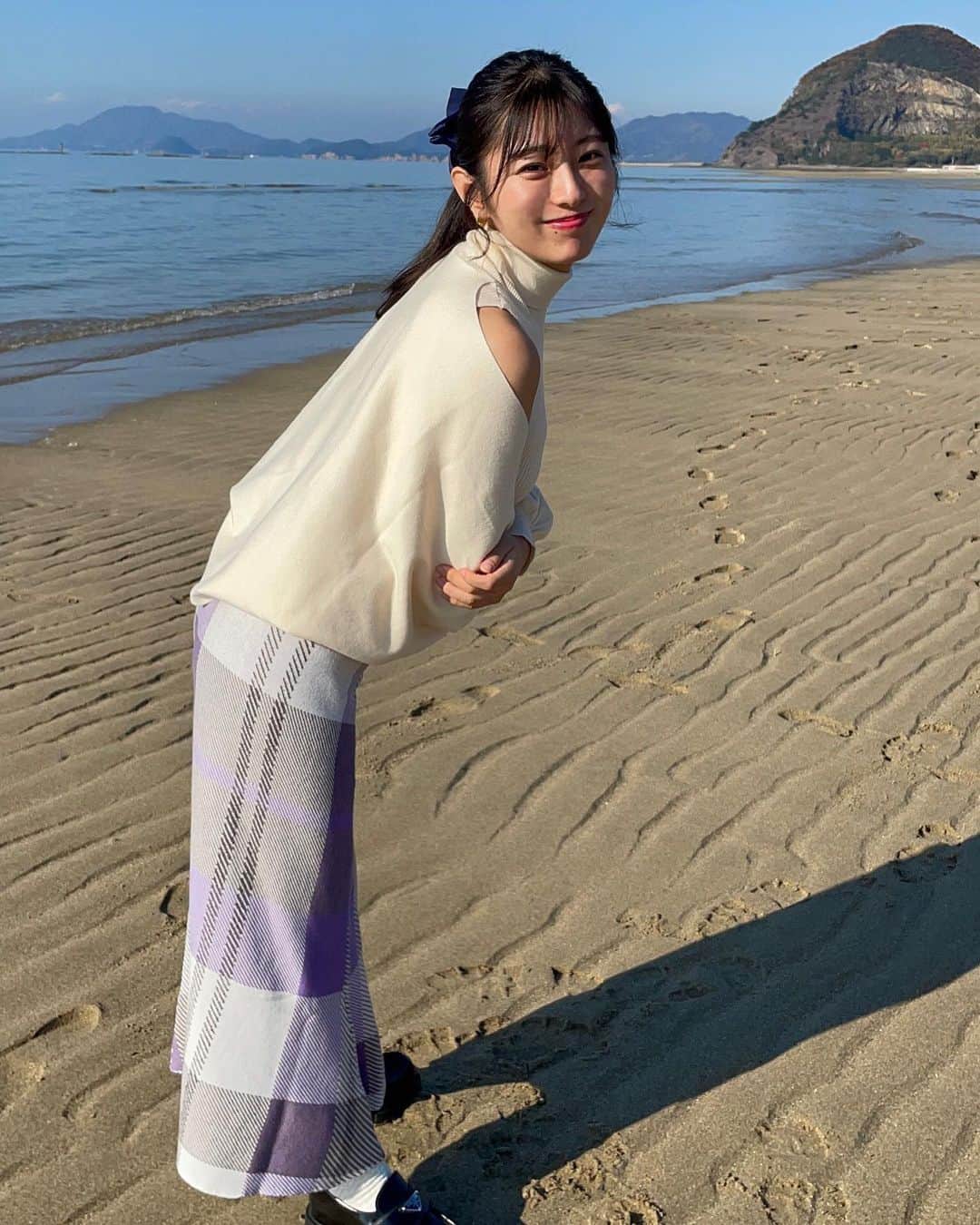 白戸ゆめのさんのインスタグラム写真 - (白戸ゆめのInstagram)「🐚  瀬戸内海はやっぱり綺麗✨ 心が洗われる〜😌 #香川 #観音寺 #瀬戸内海」11月13日 18時11分 - yumeno.s_