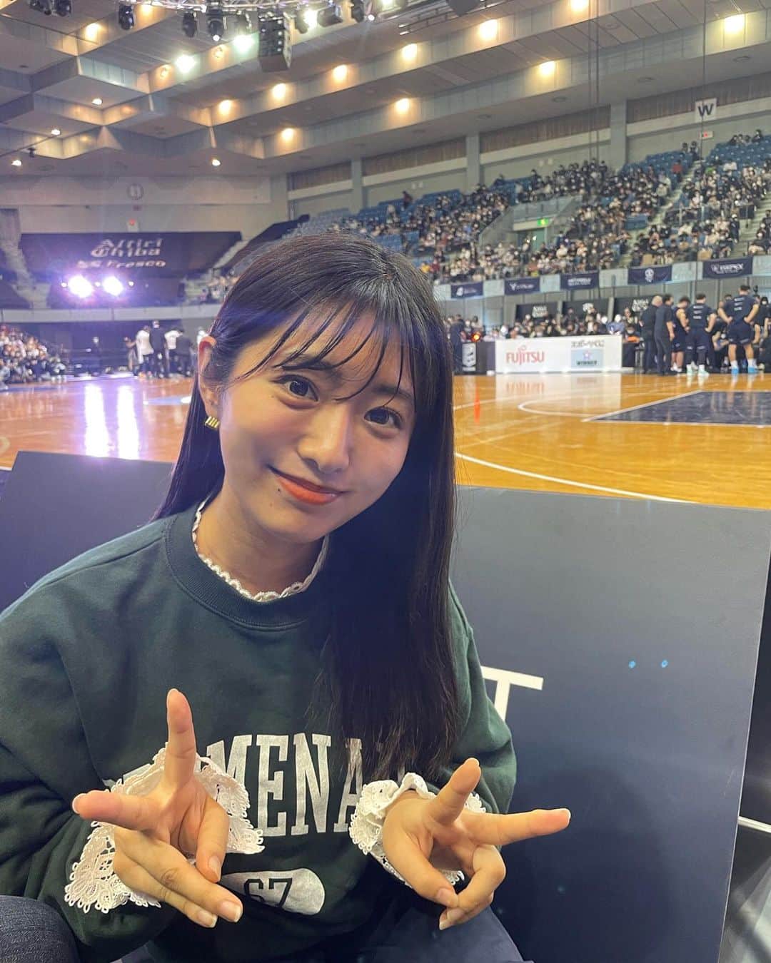 白戸ゆめのさんのインスタグラム写真 - (白戸ゆめのInstagram)「🏀  アルティーリ千葉vs長崎ヴェルカ 昨シーズン結成されてから わずか1シーズンでB2に上がってきた注目チーム🤩  アリーナで試合を見るのは久しぶりで やっぱりこの臨場感がバスケ観戦の魅力だなあと 胸が高鳴りました✨ お姉さまたちに会えたのも嬉しかった💓 また企画やりたいな〜🔥🔥  試合も接戦で最高でした！ ファイブアローズの試合も行かないとっ🏹💛」11月13日 18時43分 - yumeno.s_