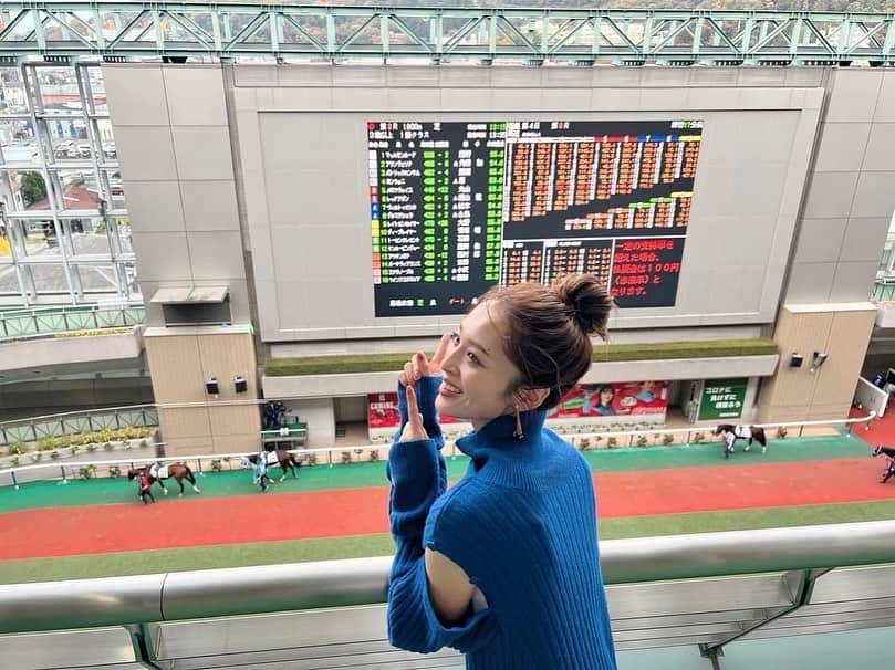 神部美咲さんのインスタグラム写真 - (神部美咲Instagram)「福島競馬場🐴トークショー ありがとうございました❣️  初の福島競馬場たっぷり堪能させて頂き いっぱい馬券買っていっぱい外しました😋😋  そして、エリザベス女王杯✨ デアリングタクト🐴  外枠が有利だったなか、 最後までほんとに よく頑張ってくれたと思います！ ほんとにほんとにありがとう😌  また来週の馬好王国で❣️  #福島競馬場 #福島記念 #エリザベス女王杯  #デアリングタクト」11月13日 18時47分 - jimbu_misaki