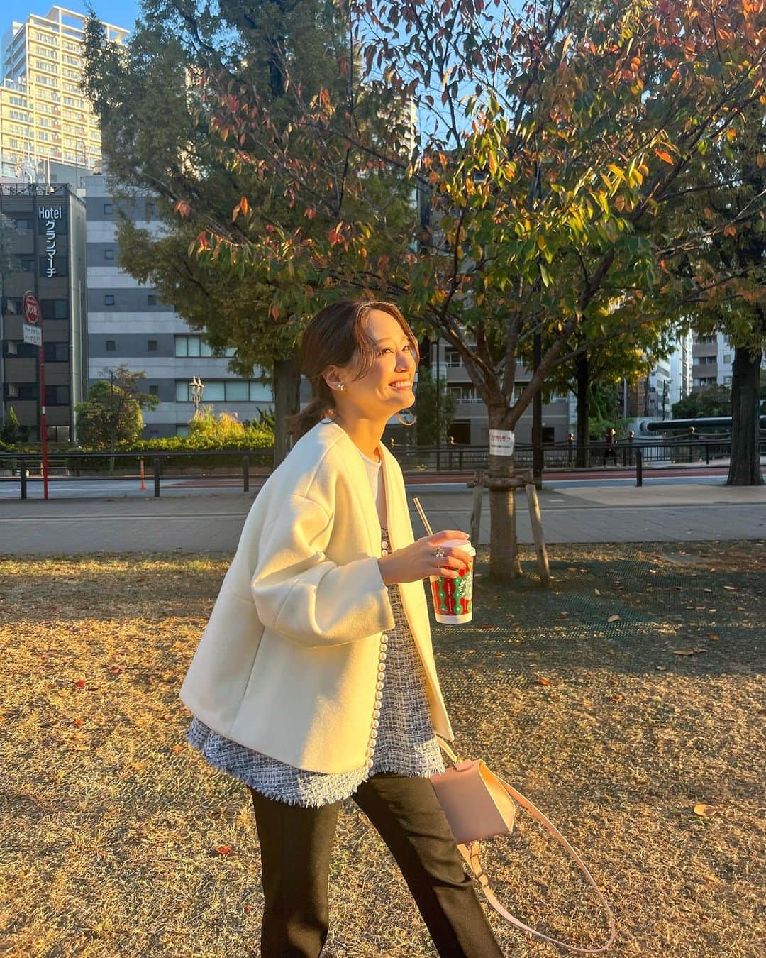 chayさんのインスタグラム写真 - (chayInstagram)「Sunset☀️ お散歩日和でした🚶‍♀️  #sunset #夕陽 #threesisters」11月13日 21時28分 - chay1023_official