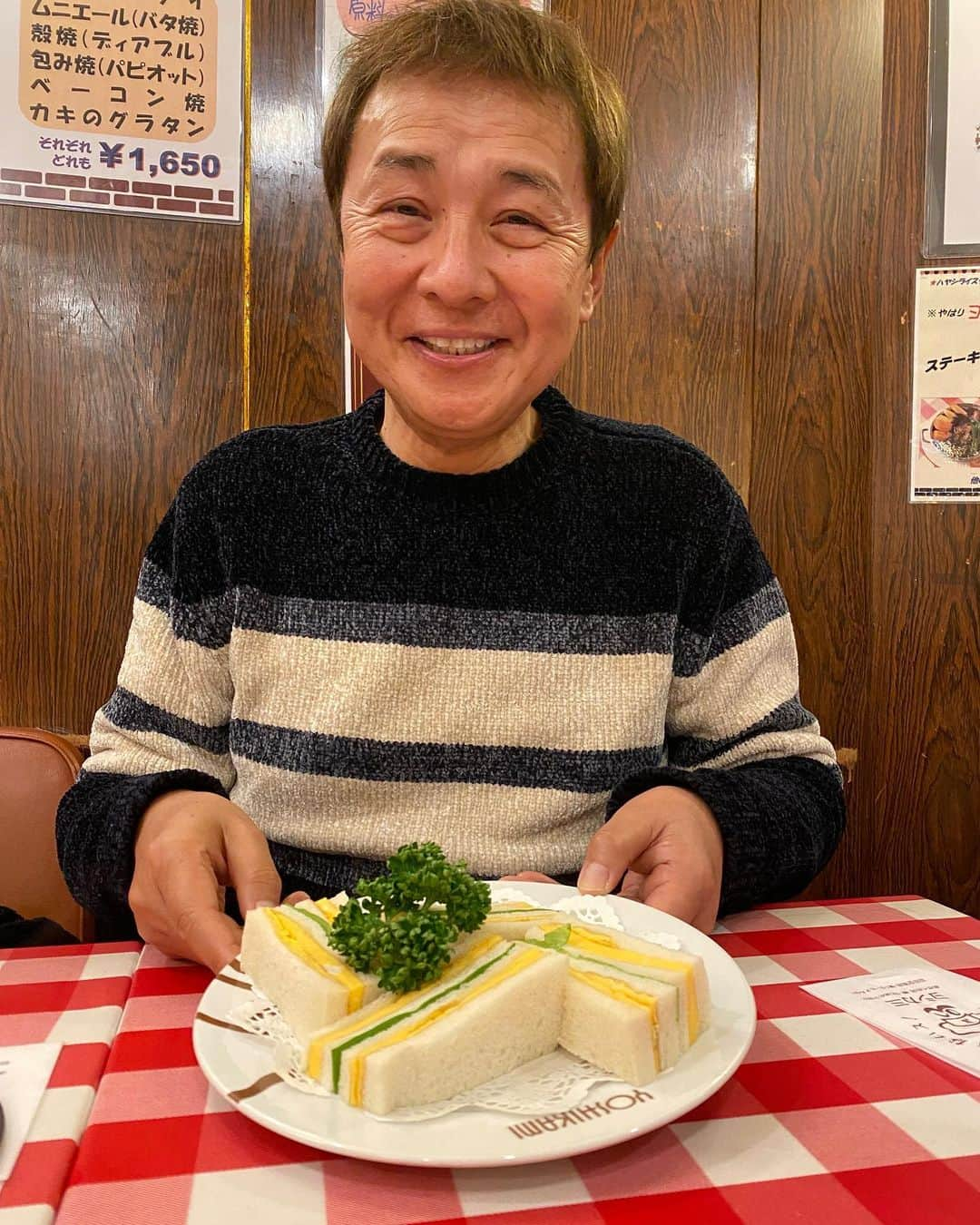 榊原郁恵さんのインスタグラム写真 - (榊原郁恵Instagram)「.  裕太・頑張ってました❗️ 昨日インドから無事に帰って来て　今日は《落語会》‼️  客席から元気そうな裕太の顔見られて、ホッとしたその足で……。  浅草と言えば・洋食屋さん『ヨシカミ』でしょう❣️ 美味しかったなぁ✌️  さぁ　ワタシも頑張らなきゃ‼️  いよいよ　『ハリー・ポッターと呪いの子』も16日から再開です。  色々ご迷惑をおかけしましたが…万全にしてサイコーの舞台をお観せ出来る様、ただ今スタッフ・キャスト準備をしております。  16日・劇場でお待ちしております❣️  #渡辺裕太 #渡辺徹  #天狗連参る  #落語会 #浅草 #ヨシカミ #ハリーポッターと呪いの子  #マクゴナガル校長  #舞台ハリポタ」11月13日 22時20分 - sakakibara.ikue