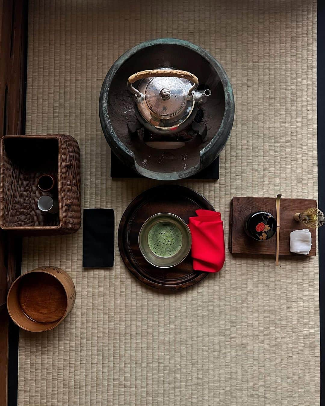 NATALIE LIAOさんのインスタグラム写真 - (NATALIE LIAOInstagram)「Thinking back to this tea ceremony lesson I had with Meguro Sensei @hoshimado121111 this past summer in Japan. I have always loved traditional rituals and learning about them. I think that with living in such a modern, digital age, it is easy to forget the foundation of values that created our worlds. As I deepen my spiritual practice and connect more with my inner feminine, I desire more and more to step into a rhythm of deep intention. And if that means I must slow down in order to define my direction, then so it shall be. Because I have found that what gives me most pleasure is the quality and the depth of my experiences.」11月14日 7時24分 - fongminliao