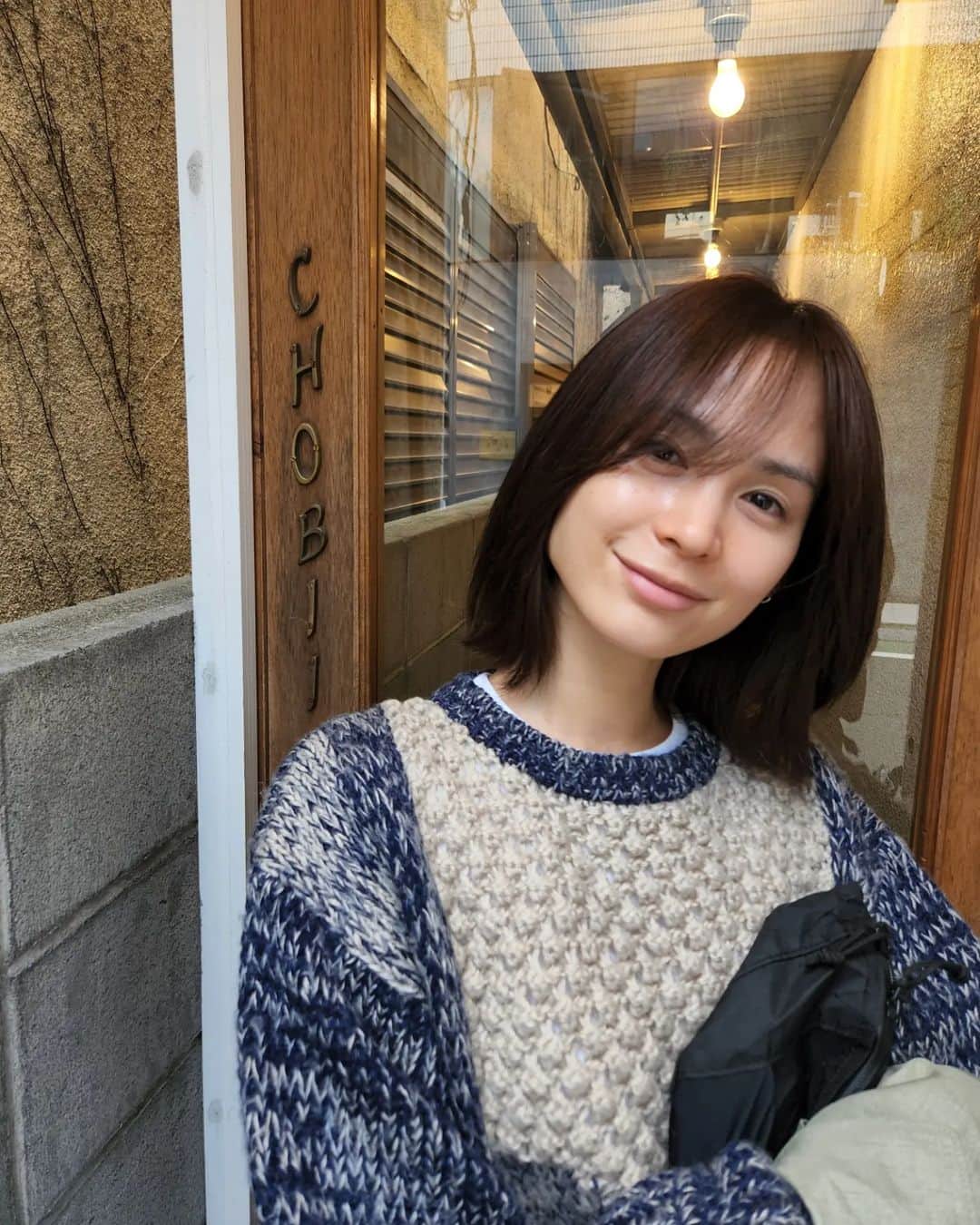 福田メイコさんのインスタグラム写真 - (福田メイコInstagram)「お仕事前に…✨ ストーリーの🦁は、ローライトを入れてもらっていました。 ヘアメイクさんにもローライトいいねって褒めてもらうからやめられない。笑 階段降りるとき髪がふわふわ弾んで気分がいいな ありがとうTAKE！ #chobii」11月14日 13時50分 - fukudameiko