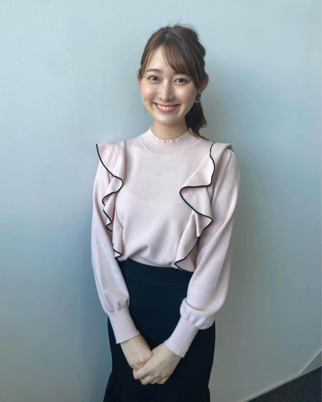 森山みなみさんのインスタグラム写真 - (森山みなみInstagram)「.  今朝も羽鳥慎一モーニングショーをご覧いただき、ありがとうございました。  形の綺麗なマーメイドスカートでした。 髪はすっきりポニーテールに☺︎  今週もよろしくお願いします☀️   #テレビ朝日 #羽鳥慎一モーニングショー #モーニングショー #アナウンサー  #森山みなみ  #衣装」11月14日 19時23分 - minami.moriyama_ex