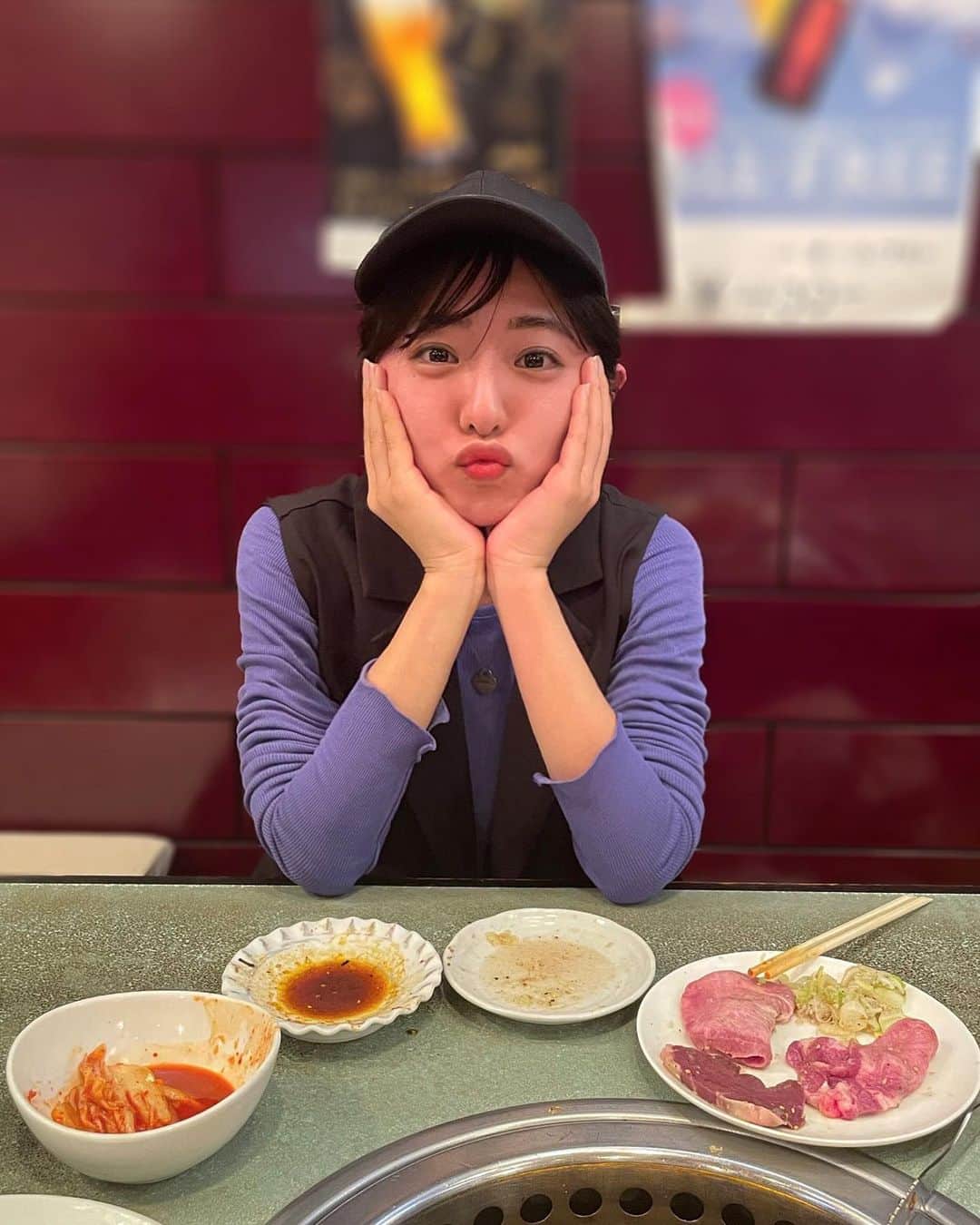 白戸ゆめのさんのインスタグラム写真 - (白戸ゆめのInstagram)「🥩  大学時代の思い出の味シリーズ🙋‍♀️ 川崎にある焼肉屋さん #龍苑 です✨ 大きくて分厚いお肉を 白米と一緒に頬張るのが幸せだったなあ🥰  アメフト応援行った帰りに 4年ぶりくらいに行ったけど なーんにも変わってなくて アットホームで素敵な空間でした🧡 にしても顔、赤い笑  #川崎 #川崎グルメ #焼肉」11月14日 21時40分 - yumeno.s_