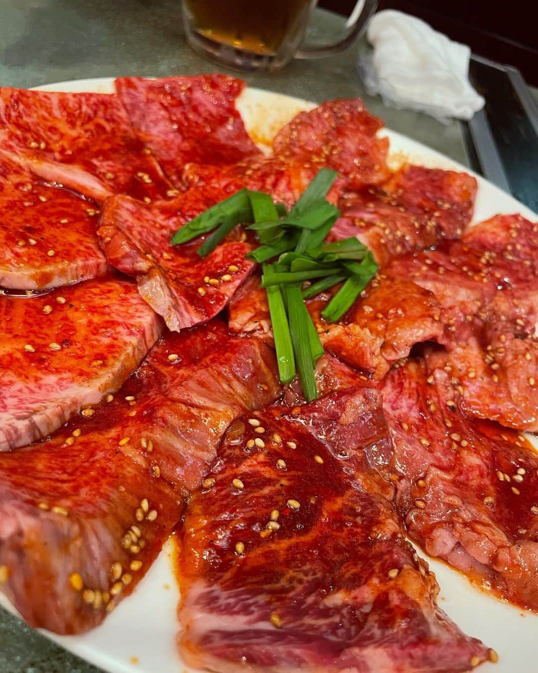 白戸ゆめのさんのインスタグラム写真 - (白戸ゆめのInstagram)「🥩  大学時代の思い出の味シリーズ🙋‍♀️ 川崎にある焼肉屋さん #龍苑 です✨ 大きくて分厚いお肉を 白米と一緒に頬張るのが幸せだったなあ🥰  アメフト応援行った帰りに 4年ぶりくらいに行ったけど なーんにも変わってなくて アットホームで素敵な空間でした🧡 にしても顔、赤い笑  #川崎 #川崎グルメ #焼肉」11月14日 21時40分 - yumeno.s_