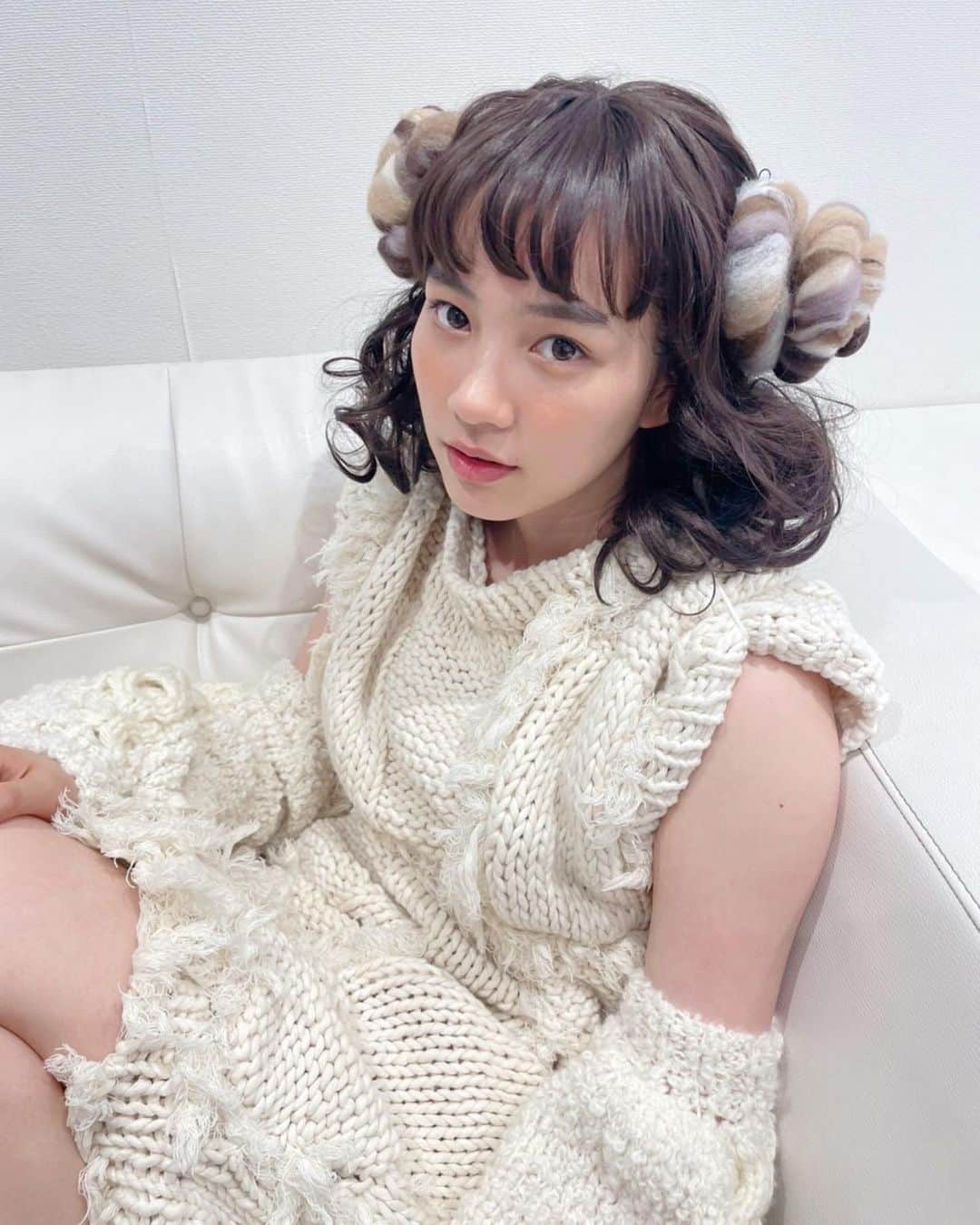 のん（能年玲奈）さんのインスタグラム写真 - (のん（能年玲奈）Instagram)「KOIZUMI BEAUTYのオフショットだよ📷  ご自愛ひつじ🐏  Styling: @izumimachino Hair&Make up: Shie Kanno  #KOIZUMIBEAUTY #小泉成器 @koizumi_beauty」11月14日 22時44分 - non_kamo_ne