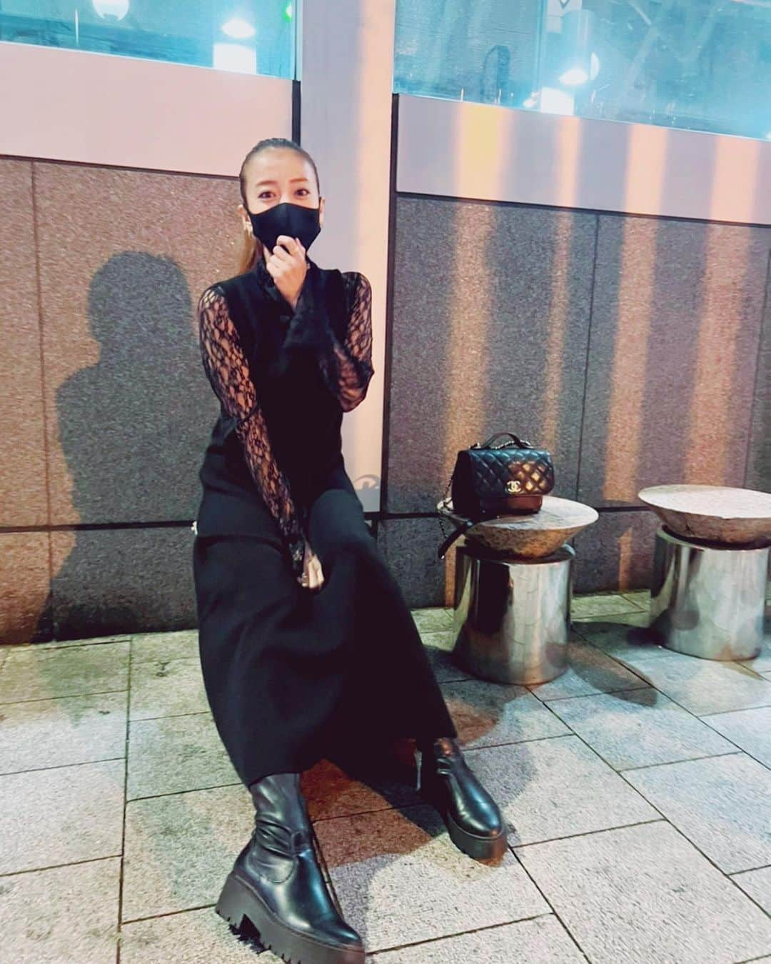 あびる優さんのインスタグラム写真 - (あびる優Instagram)「お友達が連写しまくってくれた🤣🥰📸 🫡🤭💕 私服は @lilidia_official   #fashion#待ち合わせ#連写#順不同#笑#📸#🫡#🤭#👗」11月15日 8時53分 - yuabiru74