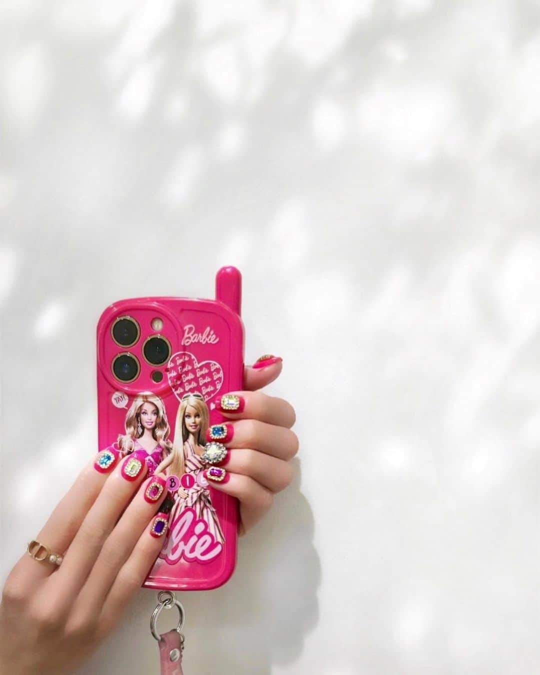 武田静加さんのインスタグラム写真 - (武田静加Instagram)「⁡ ⁡ ⁡ ⁡ Pink Barbie Nail 💖‼︎ ⁡ ⁡ 気分あげたくて全部の指キラキラ乗せ 携帯ケースはももりんとお揃い😍💕 ⁡ ⁡ ⁡ あぁ、可愛い‼︎有難う💖 ⁡ @lien_liliy  ⁡ ⁡ ⁡ ⁡ ⁡ #武田静加#ネイルサロン#nailsalon #nail#handnail#gelnail#ネイル#ハンドネイル#フットネイル #ジェルネイル#渋谷#shibuya#lien」11月15日 9時17分 - takedashizuka0517