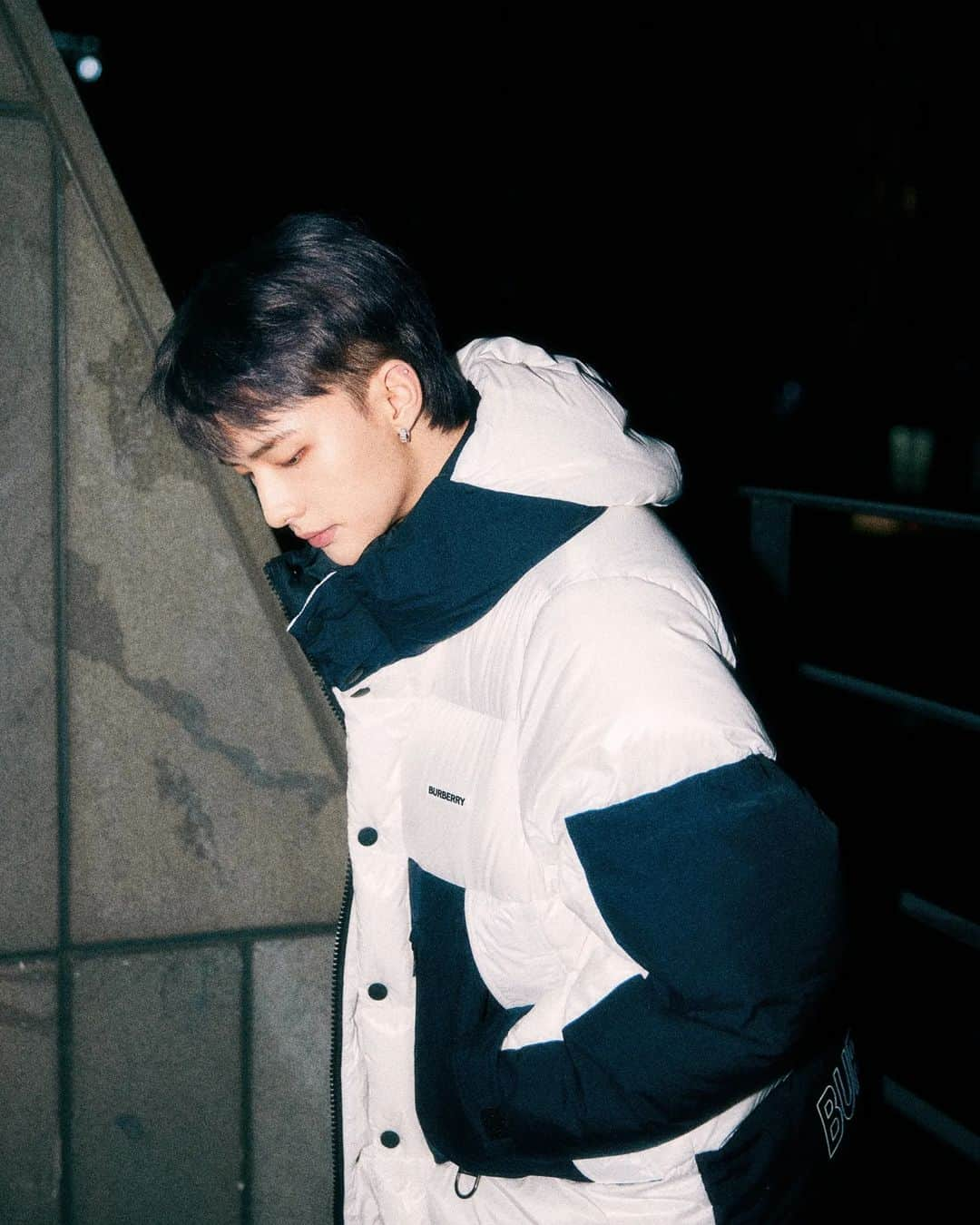 Stray Kidsさんのインスタグラム写真 - (Stray KidsInstagram)「🤍  #Ad #BurberryOuterwear #Burberry」11月15日 16時00分 - realstraykids