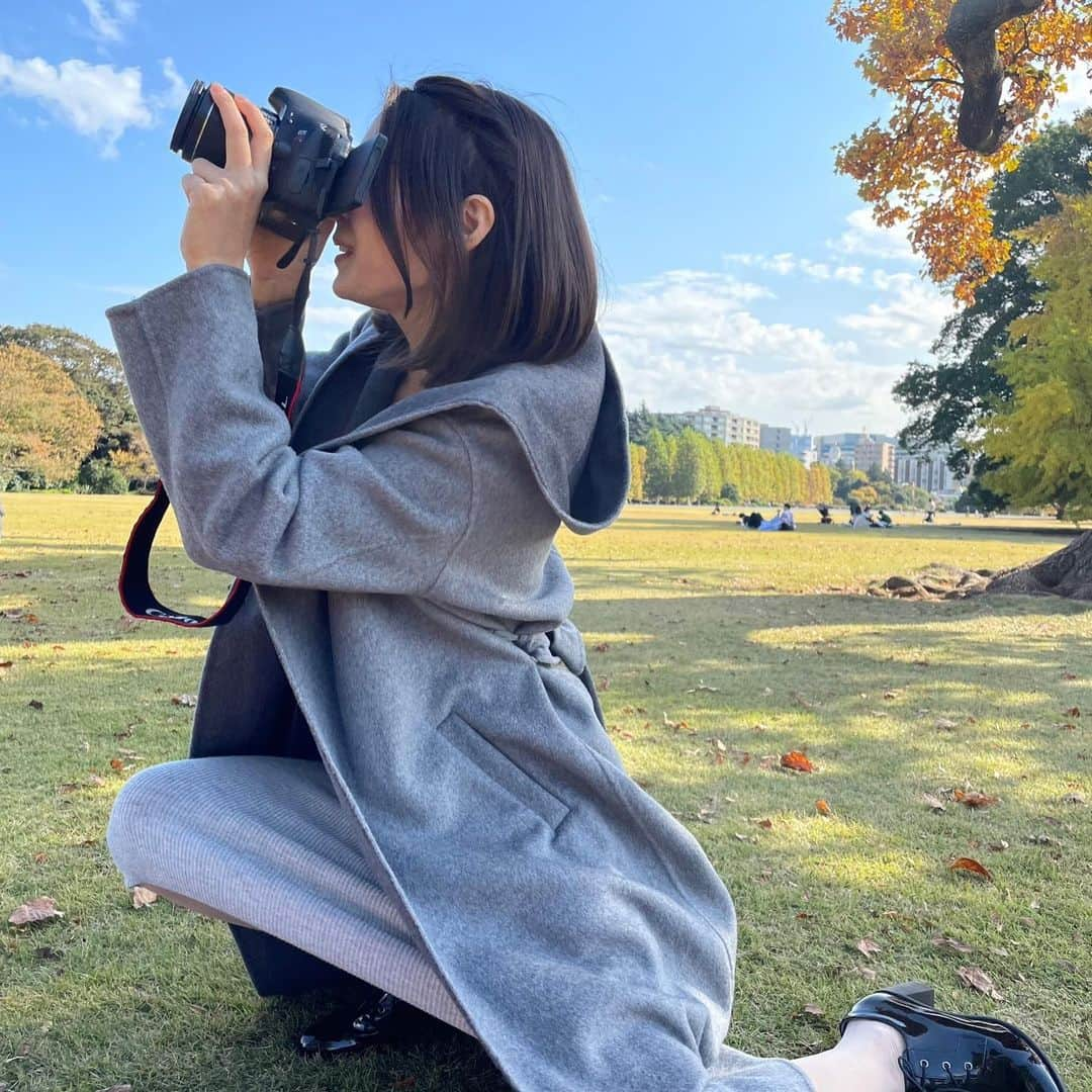 住田紗里さんのインスタグラム写真 - (住田紗里Instagram)「恵理那さんも載せてくださいましたが、 この前、恵理那さんとちーちゃんとピクニックをしました😍 朝の公園、空気も澄んでいて、木々も色付いていて、 とても心地よかったですし、 なによりもお喋りが本当に楽しかったです！ 沢山笑いました〜🤣  最後の写真は、 2人を必死に撮影する私です笑  #新井恵理那 さん #斎藤ちはる ちゃん #普段は #えりなさん#ちーちゃん と呼んでいます #ピクニック#朝ご飯#紅葉#秋#autumn#morning」11月15日 17時26分 - sarisumita_ex